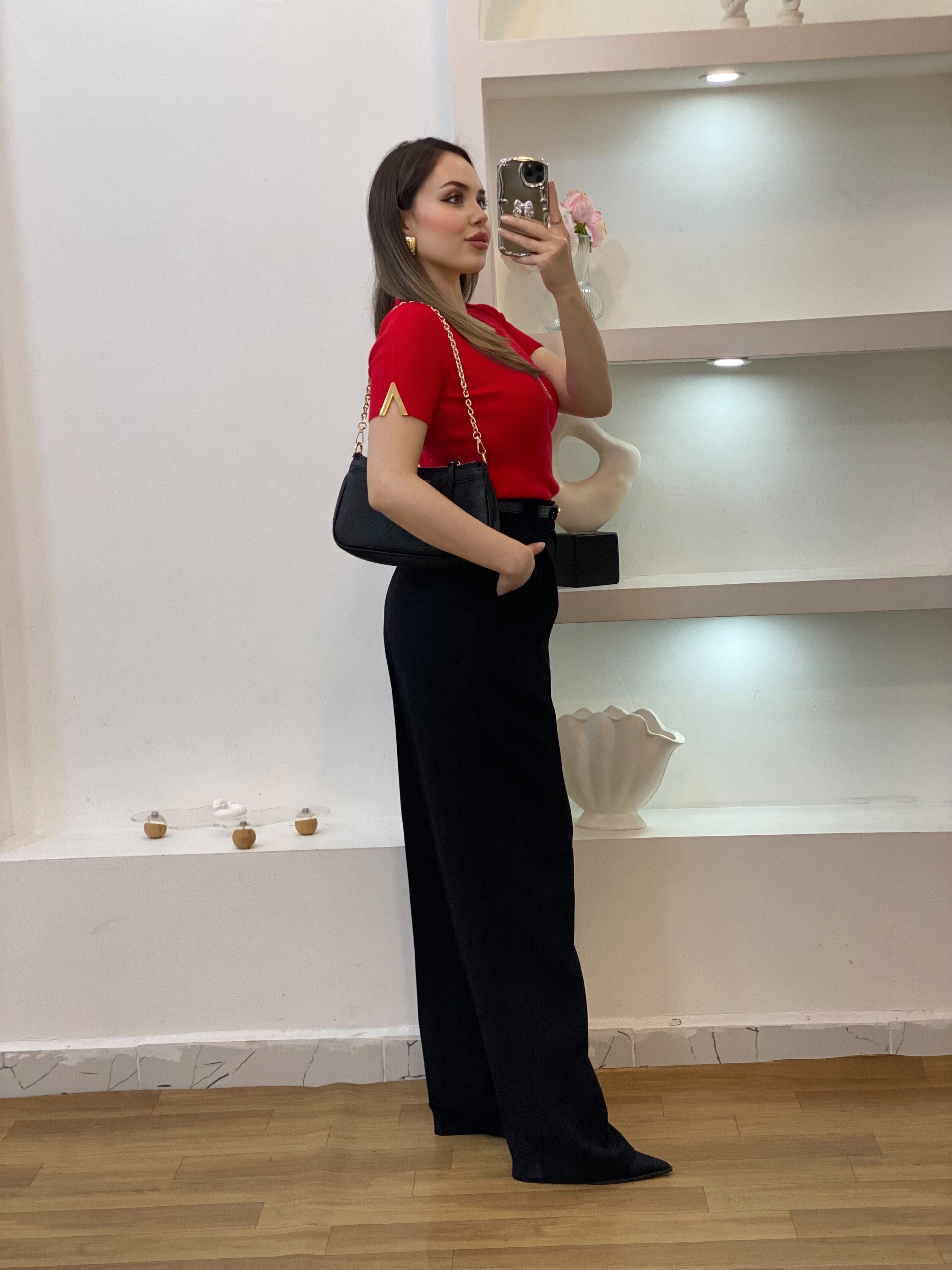 Kırmızı Kolları V Gold Aksesuarlı Triko Bluz
