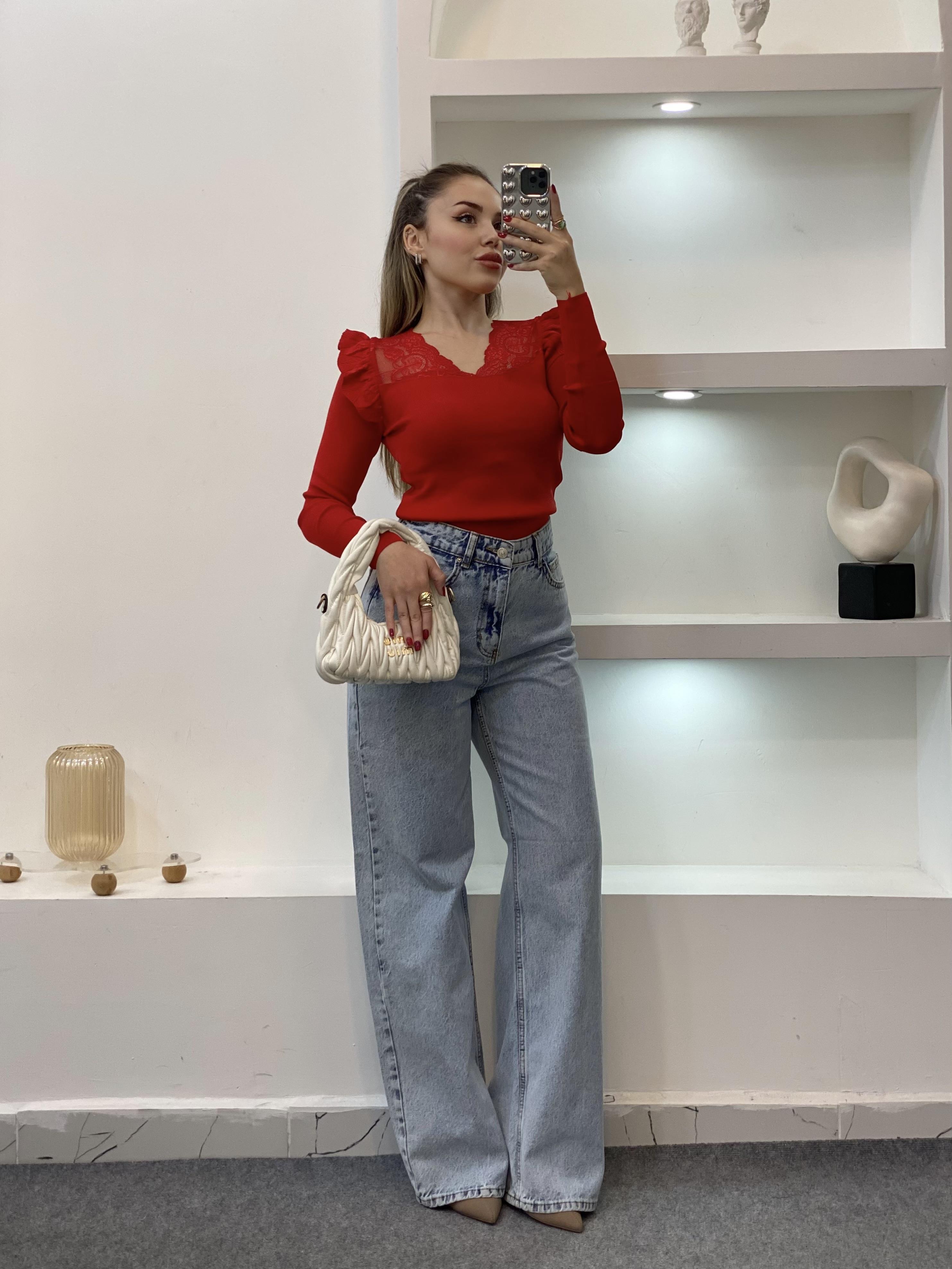 Kırmızı Kolları Volanlı Dantel Detaylı Triko Bluz