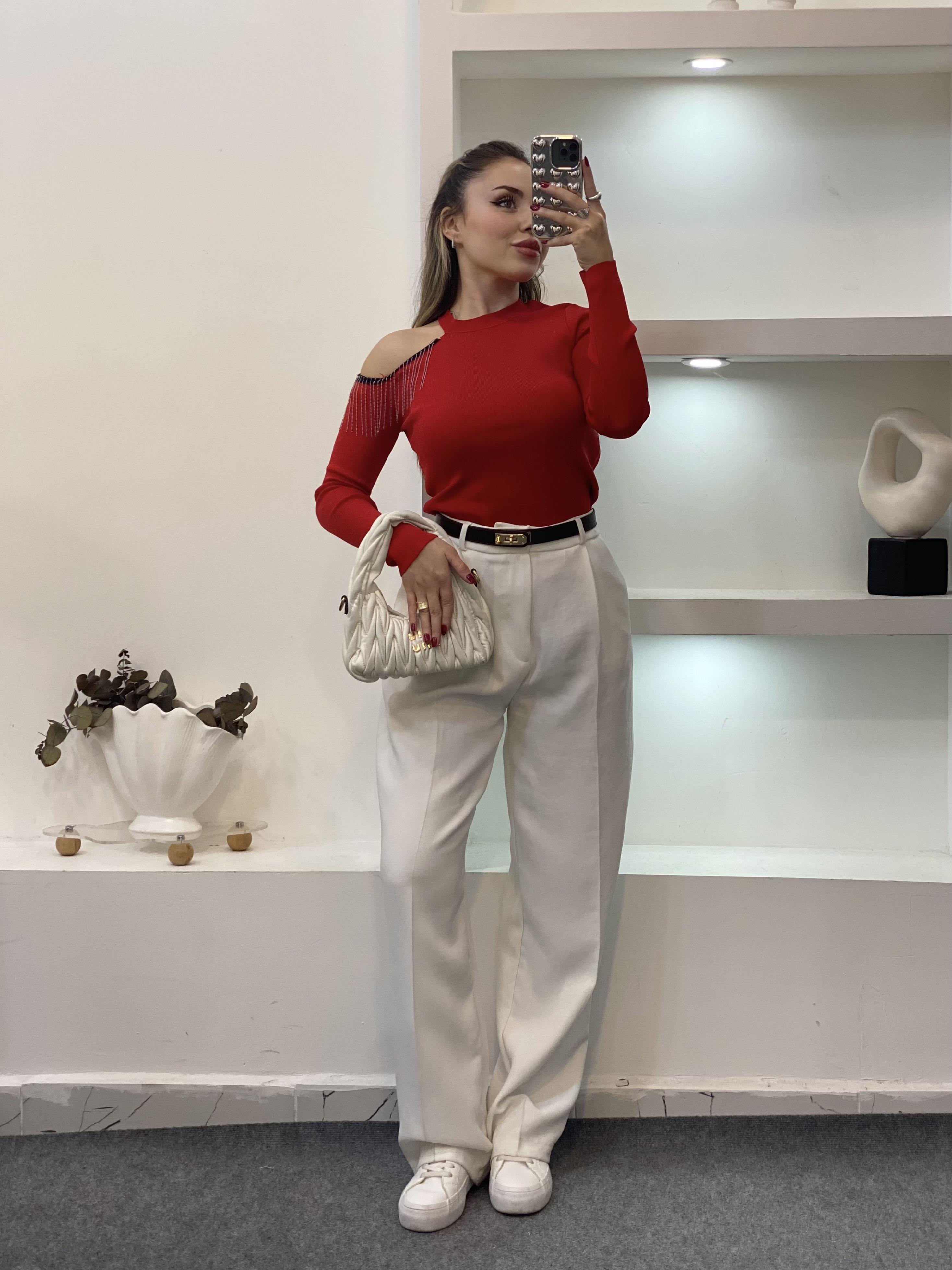 Kırmızı Omuzları Zincir Detay Pencereli Model Triko Bluz