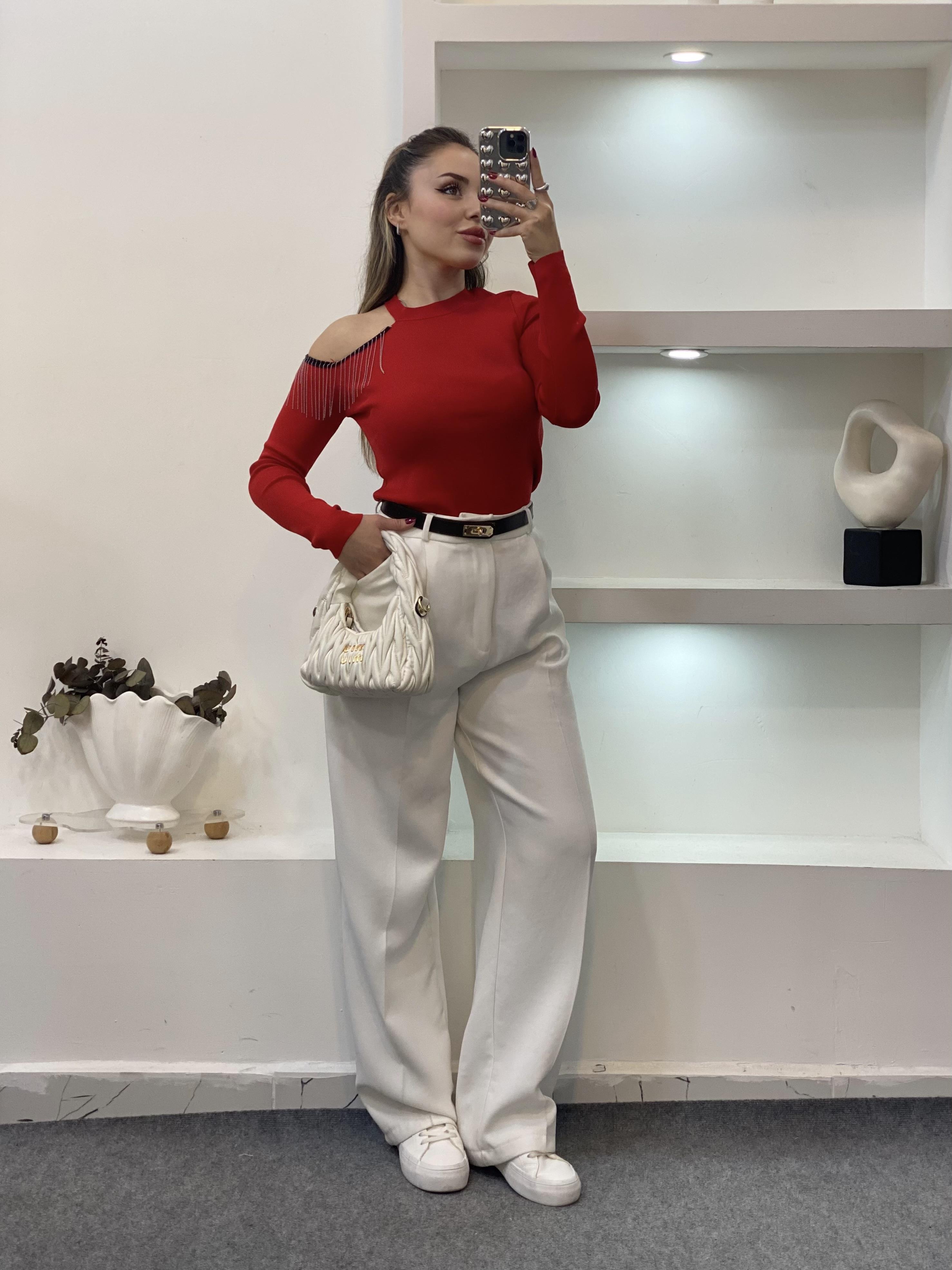 Kırmızı Omuzları Zincir Detay Pencereli Model Triko Bluz