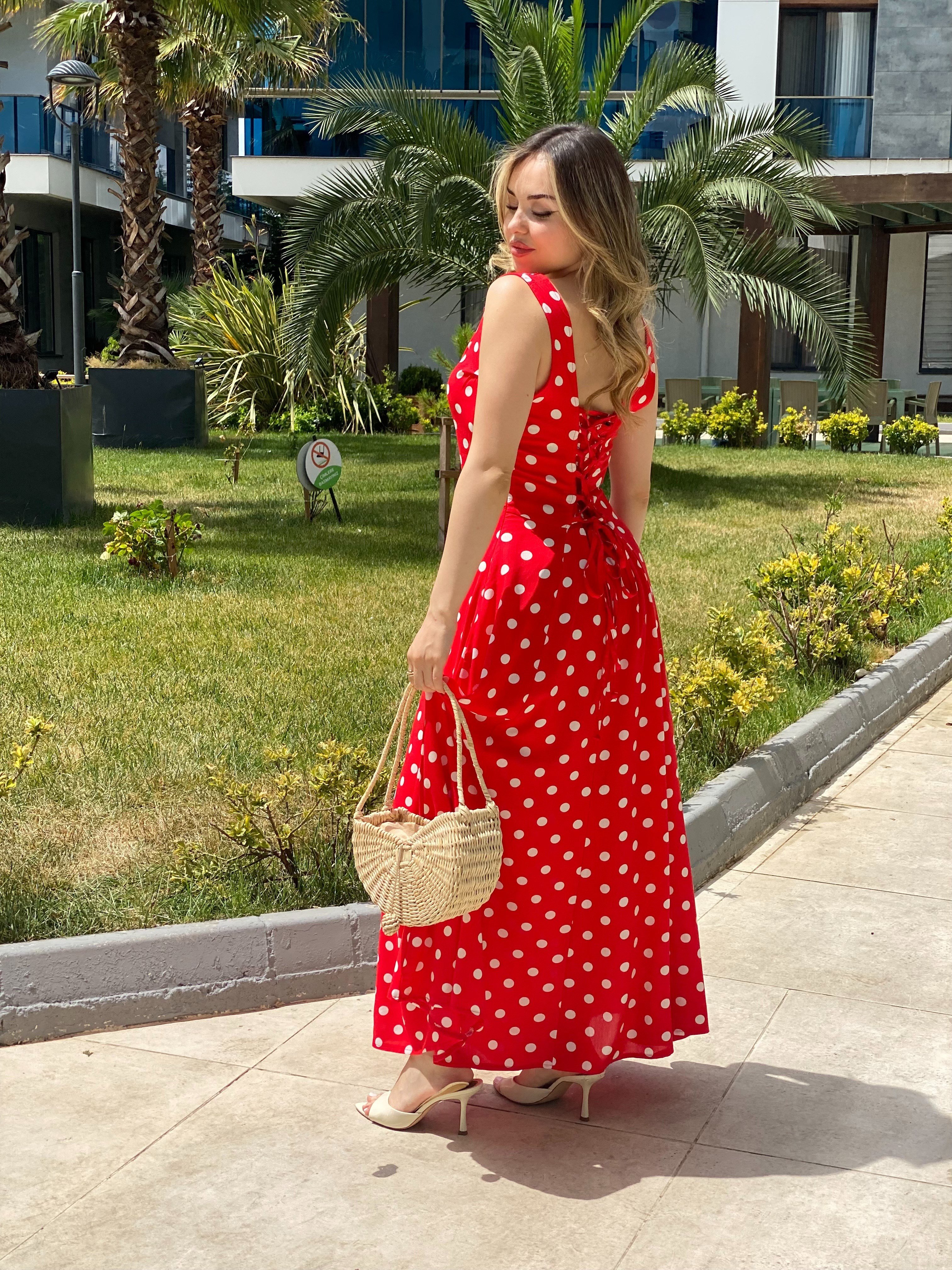Kırmızı Puantiye Desenli Sırt Bağcıklı Model Elbise