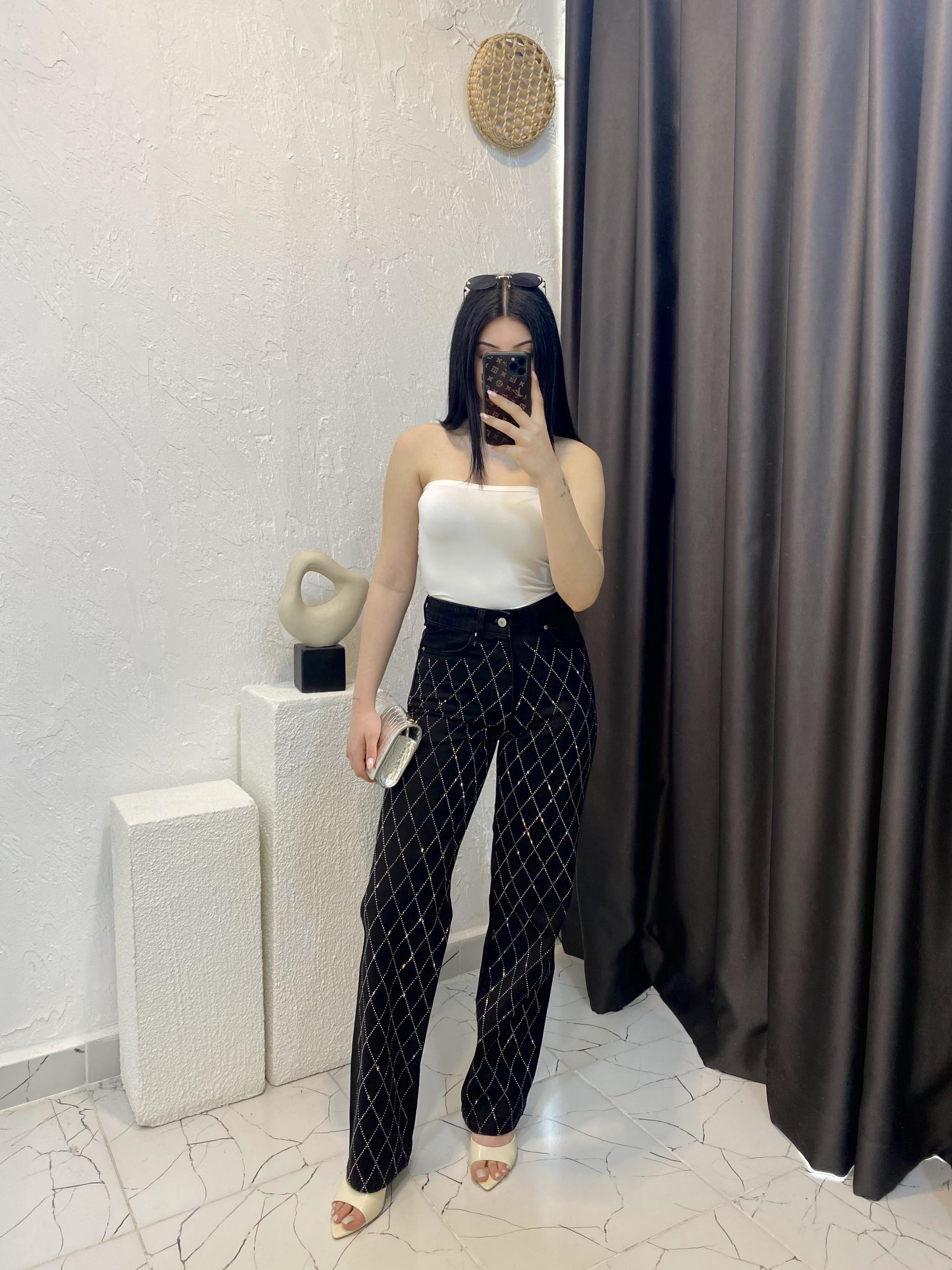 Marka Model Siyah Taşlı Jean 