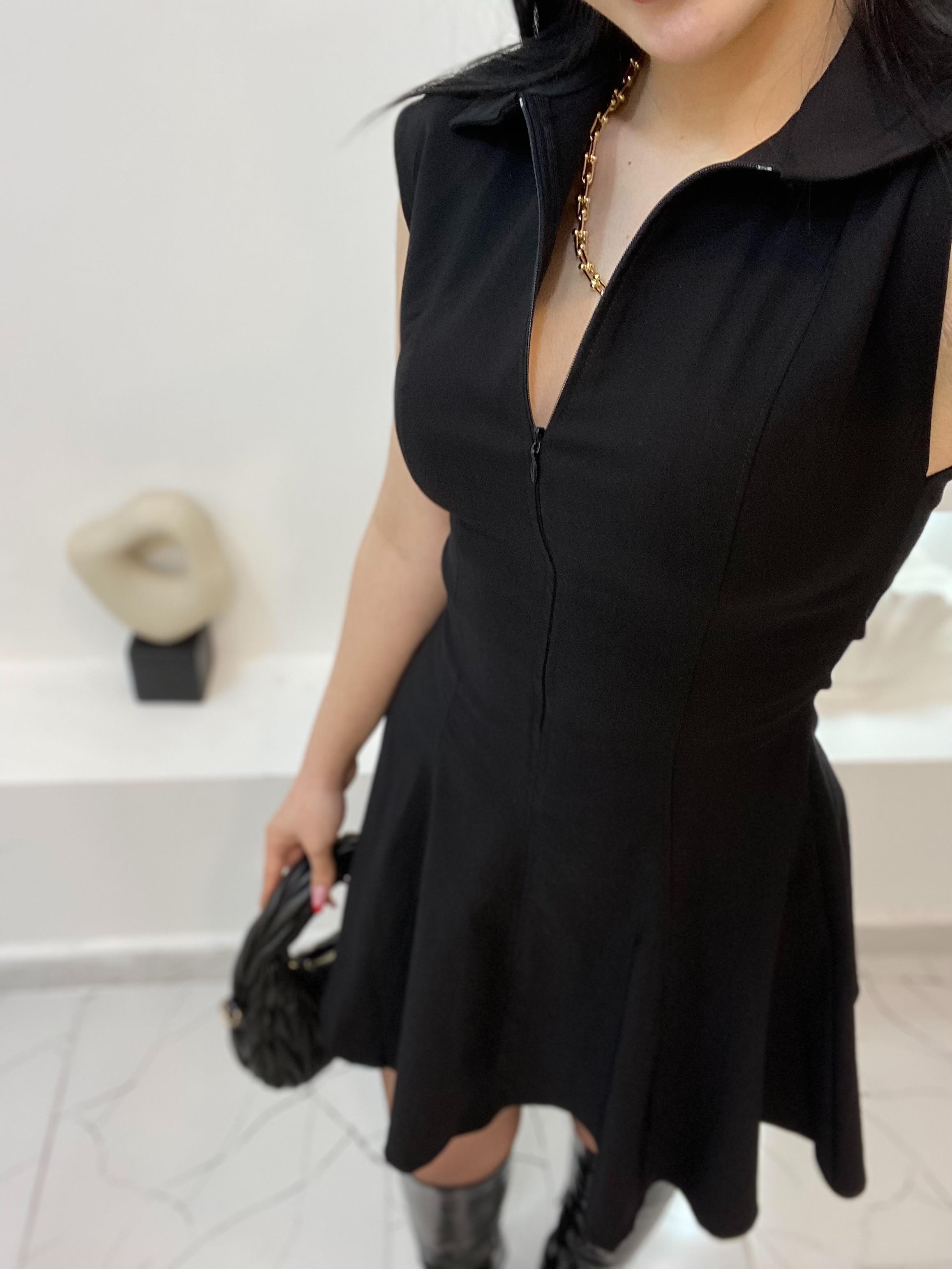 Marka Siyah Fermuarlı Model Volanlı Elbise