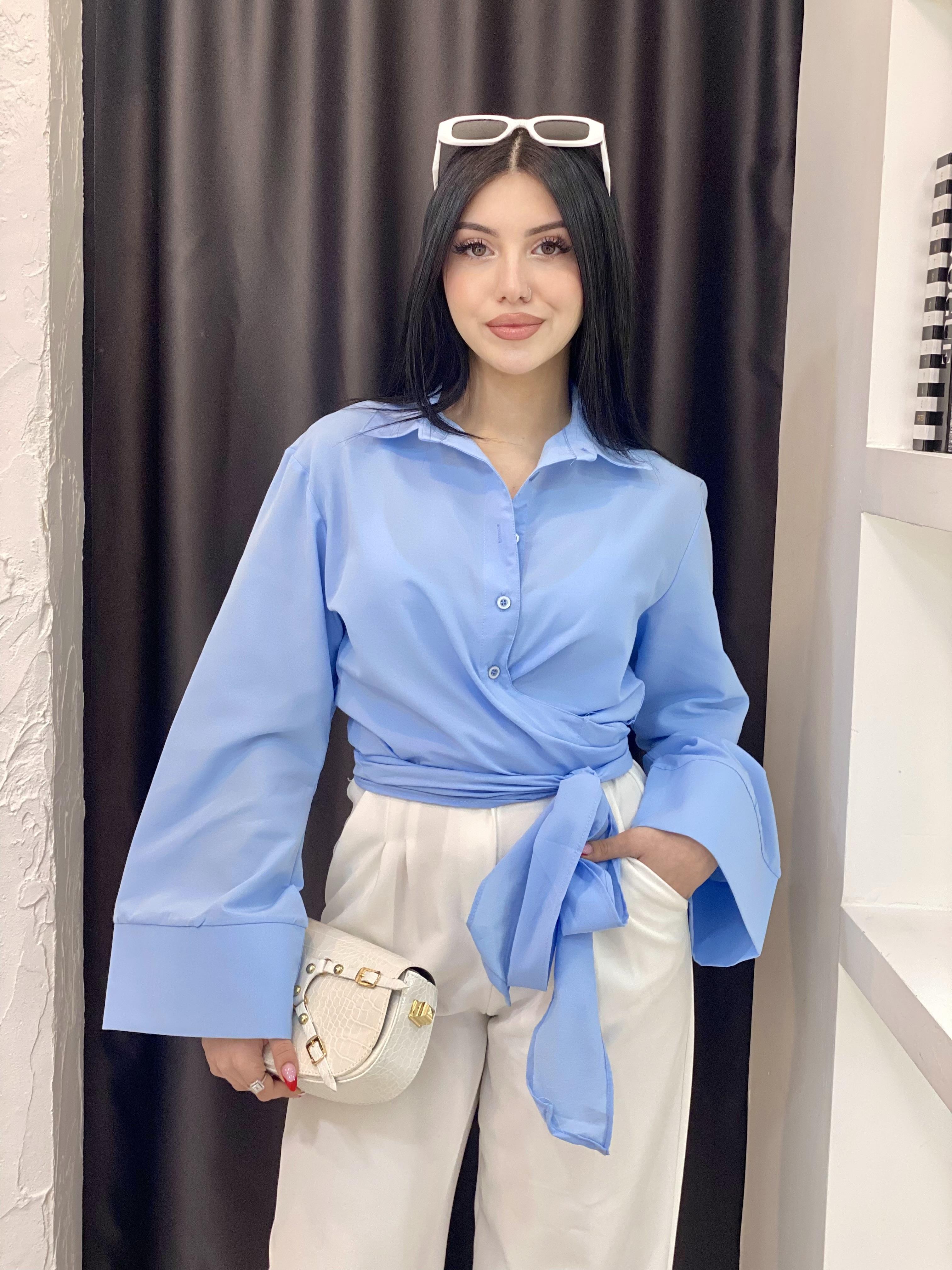 Mavi Bağlamalı Model Gömlek 