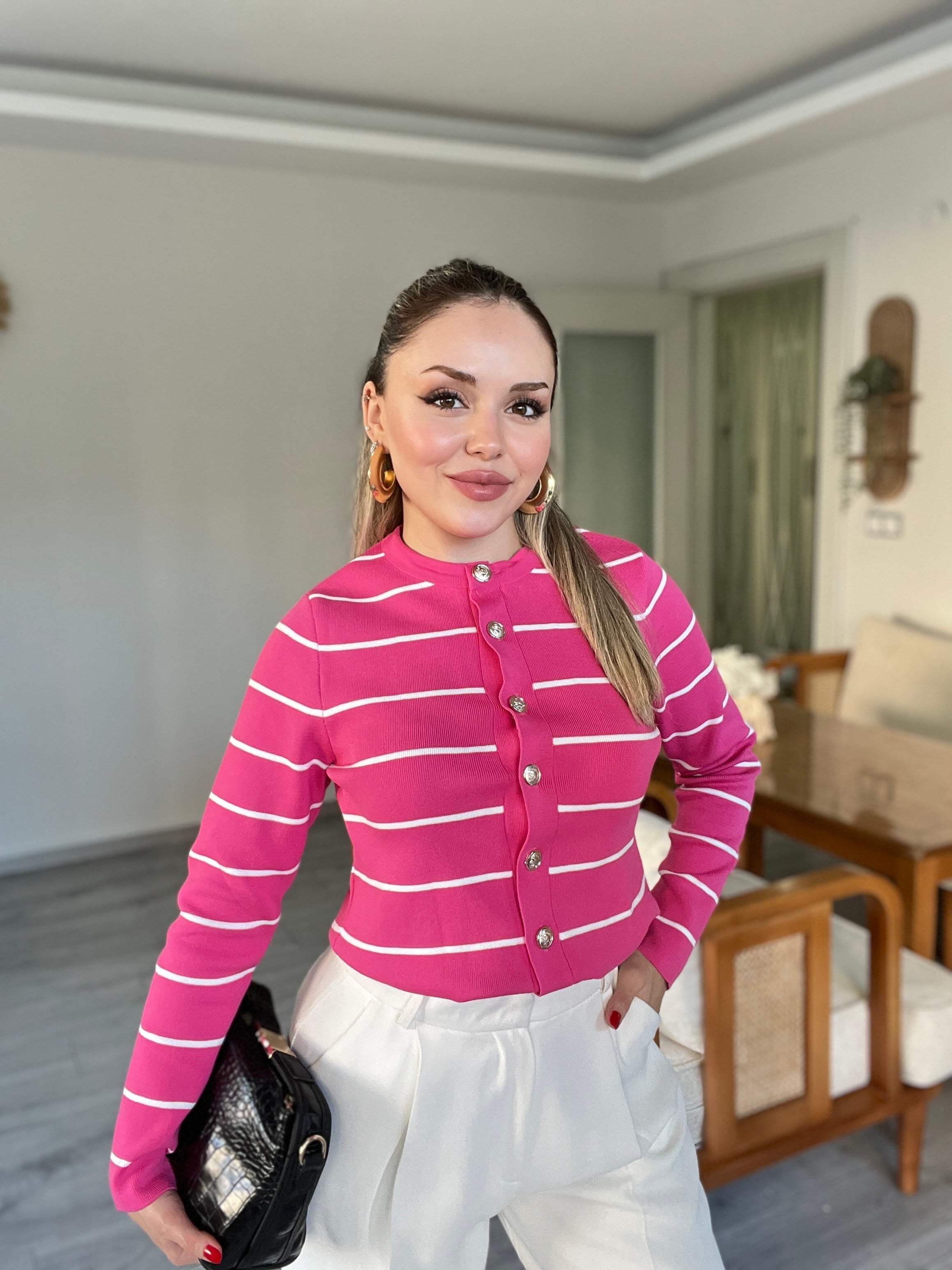 Pembe Beyaz Çizgili Gold Düğmeli Triko Hırka
