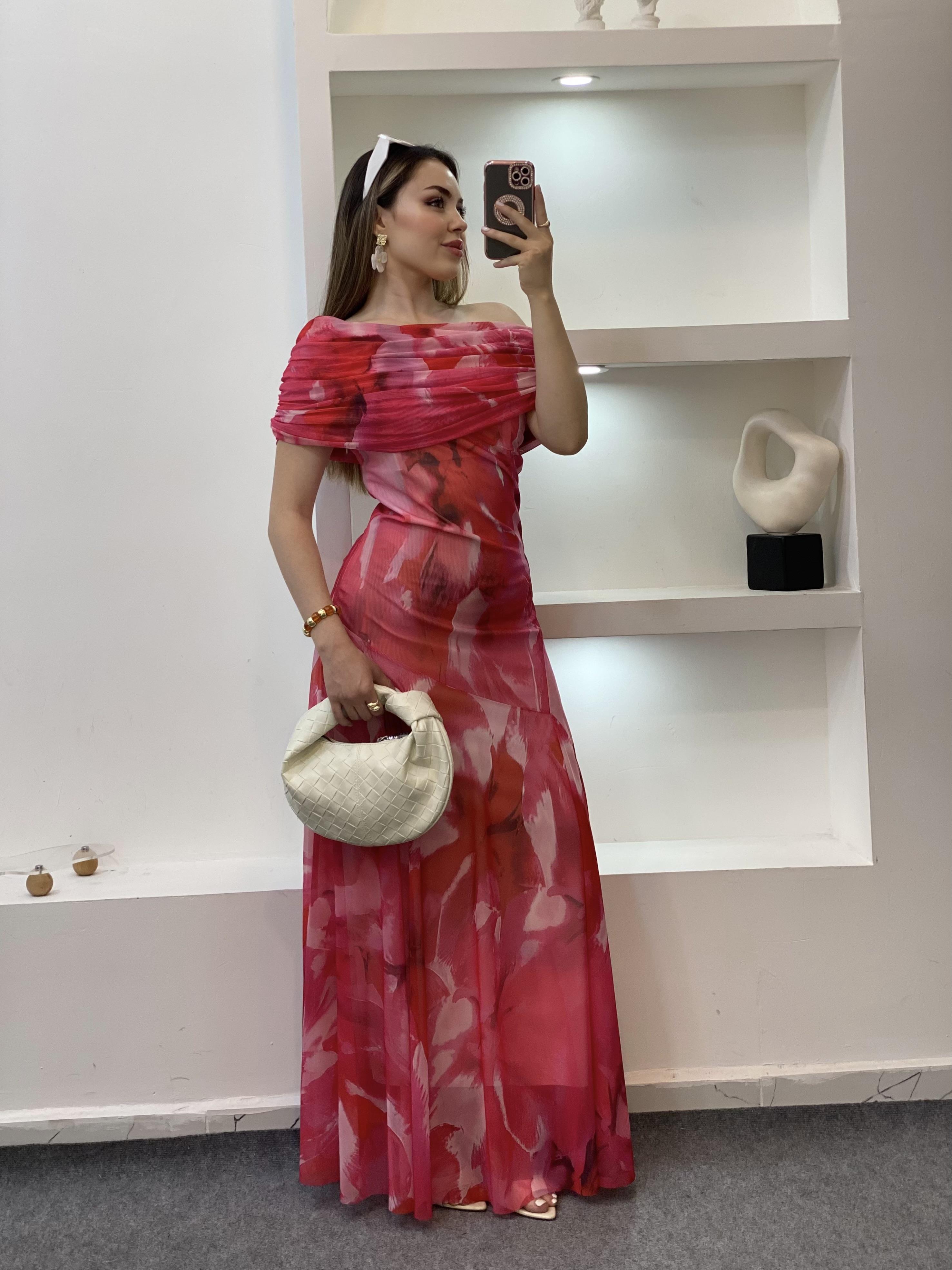 Pembe Desenli Kayık Yaka Şifon Elbise
