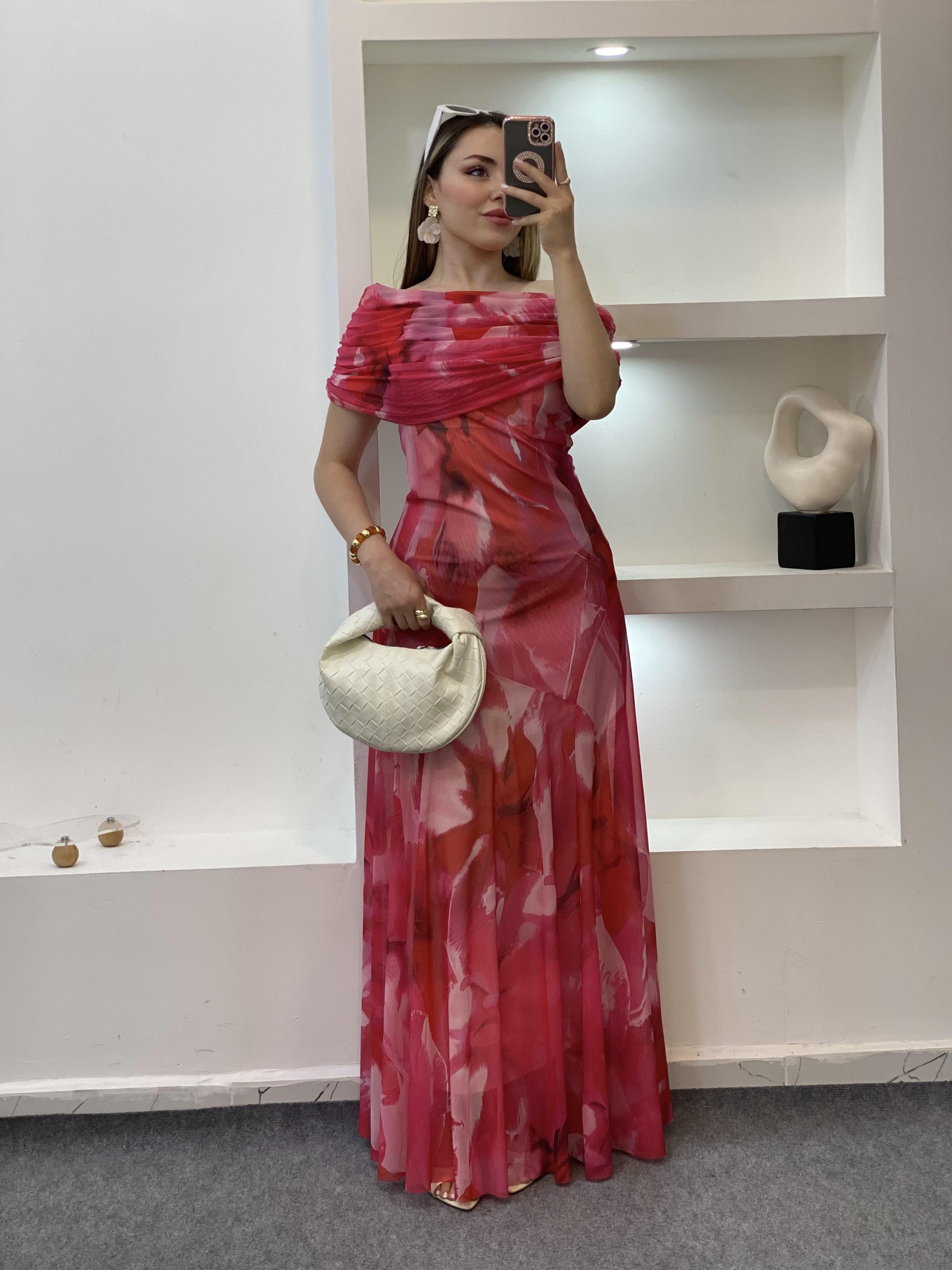 Pembe Desenli Kayık Yaka Şifon Elbise
