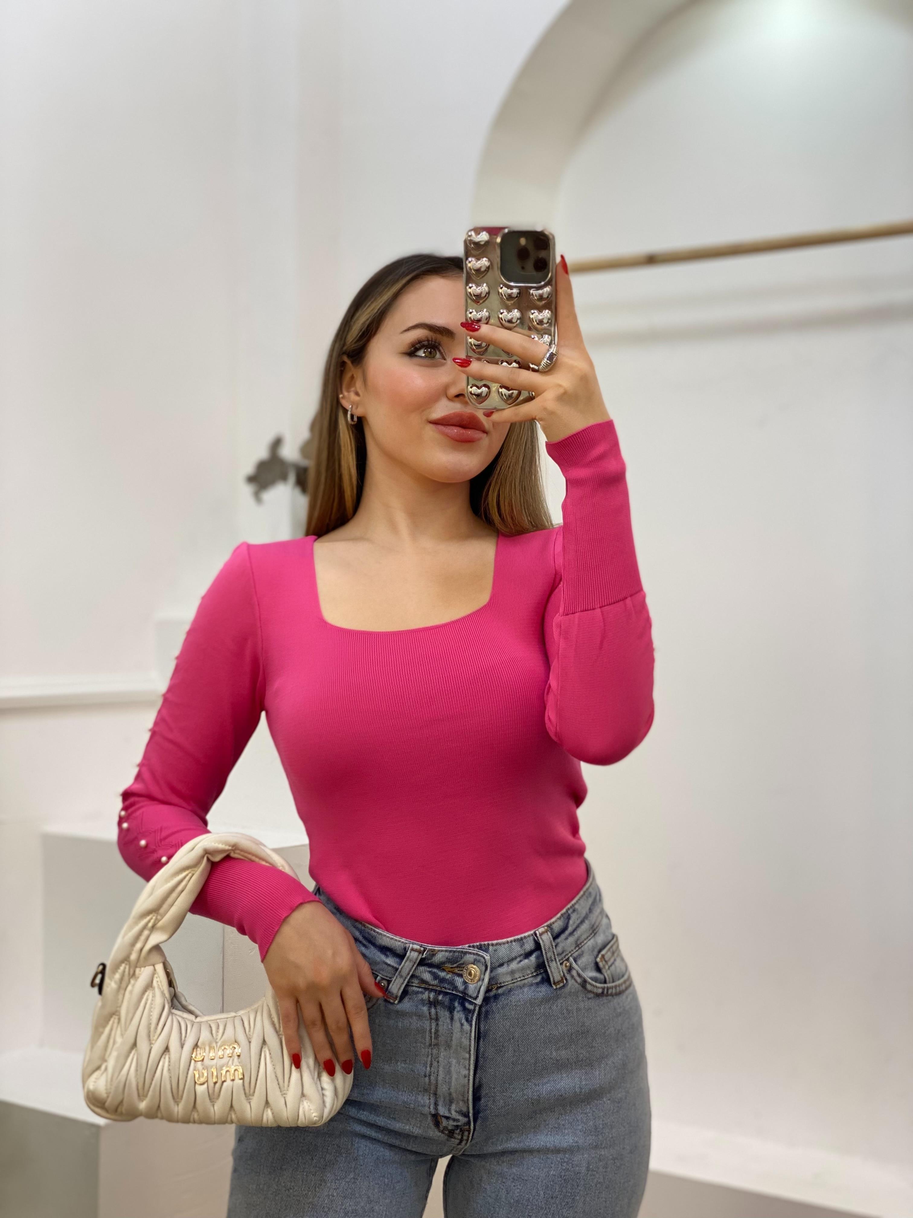 Pembe Kolları Sıralı İnci Detaylı Triko Bluz