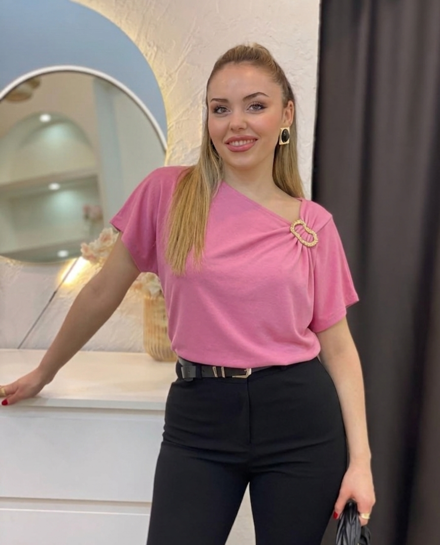 Pembe Omuz Gold Çıkarılabilir Broşlu Modal Bluz