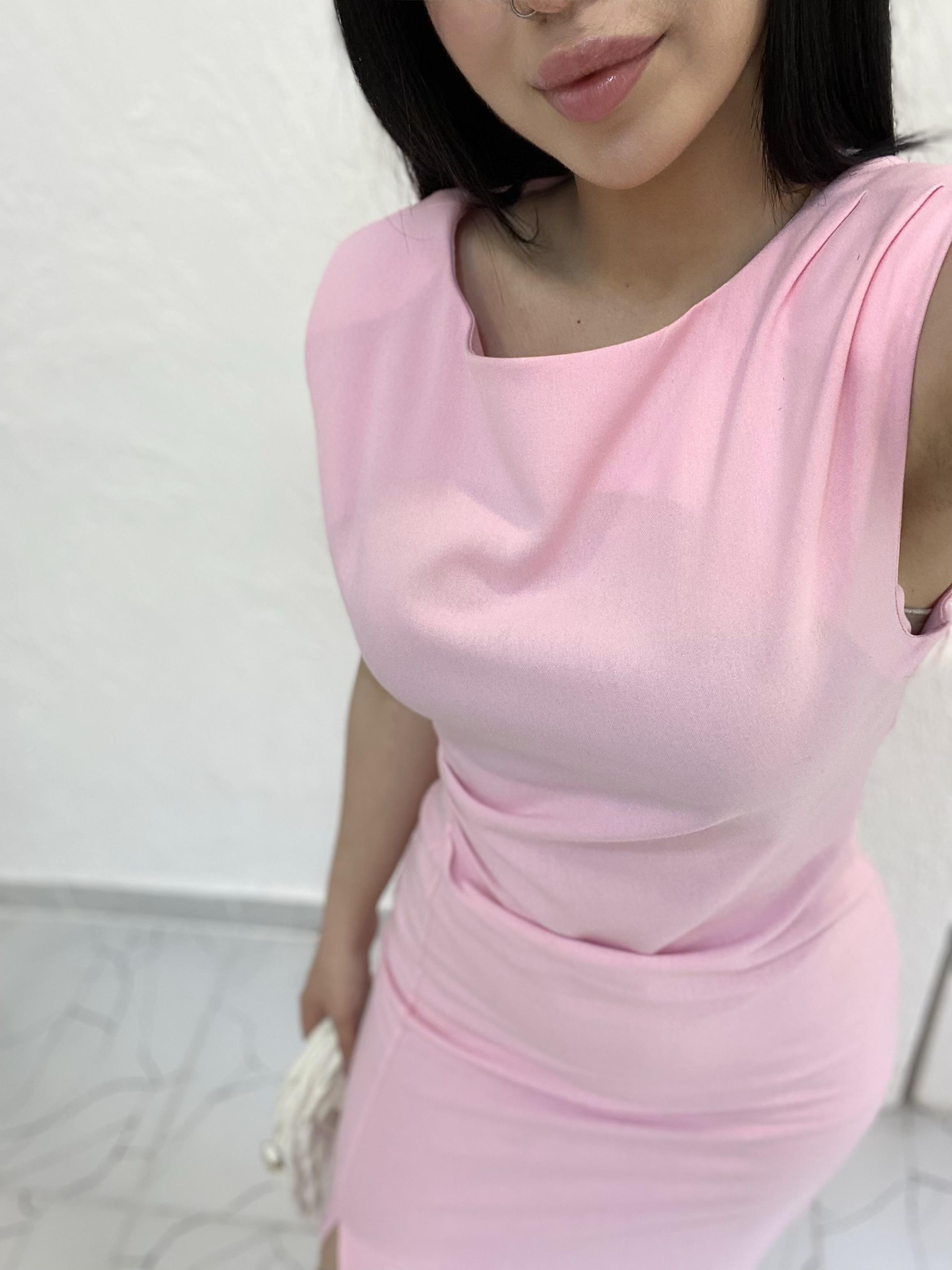 Pembe Renk Yırtmaç Detay Sırt Fermuarlı Elbise
