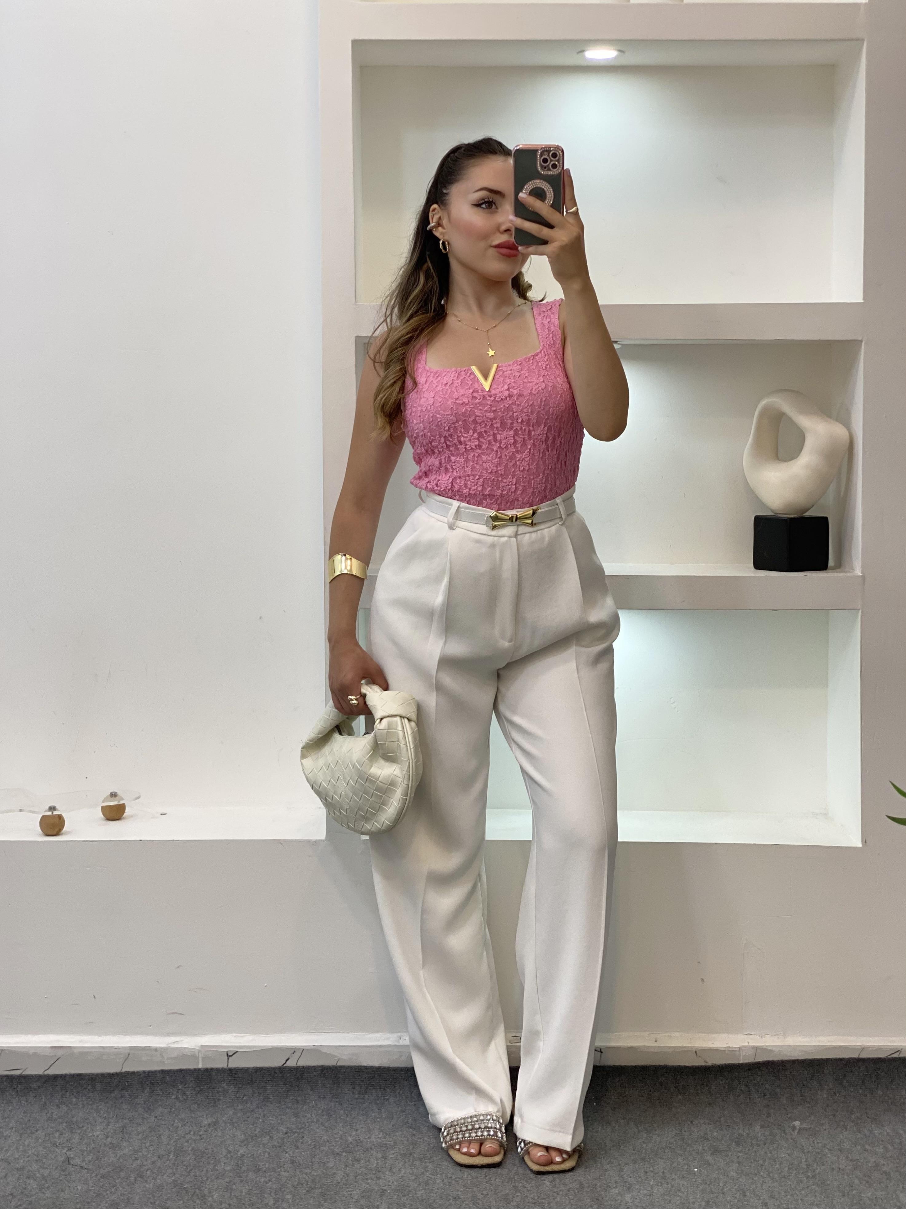 Pembe V Aksesuarlı Dantel Bluz