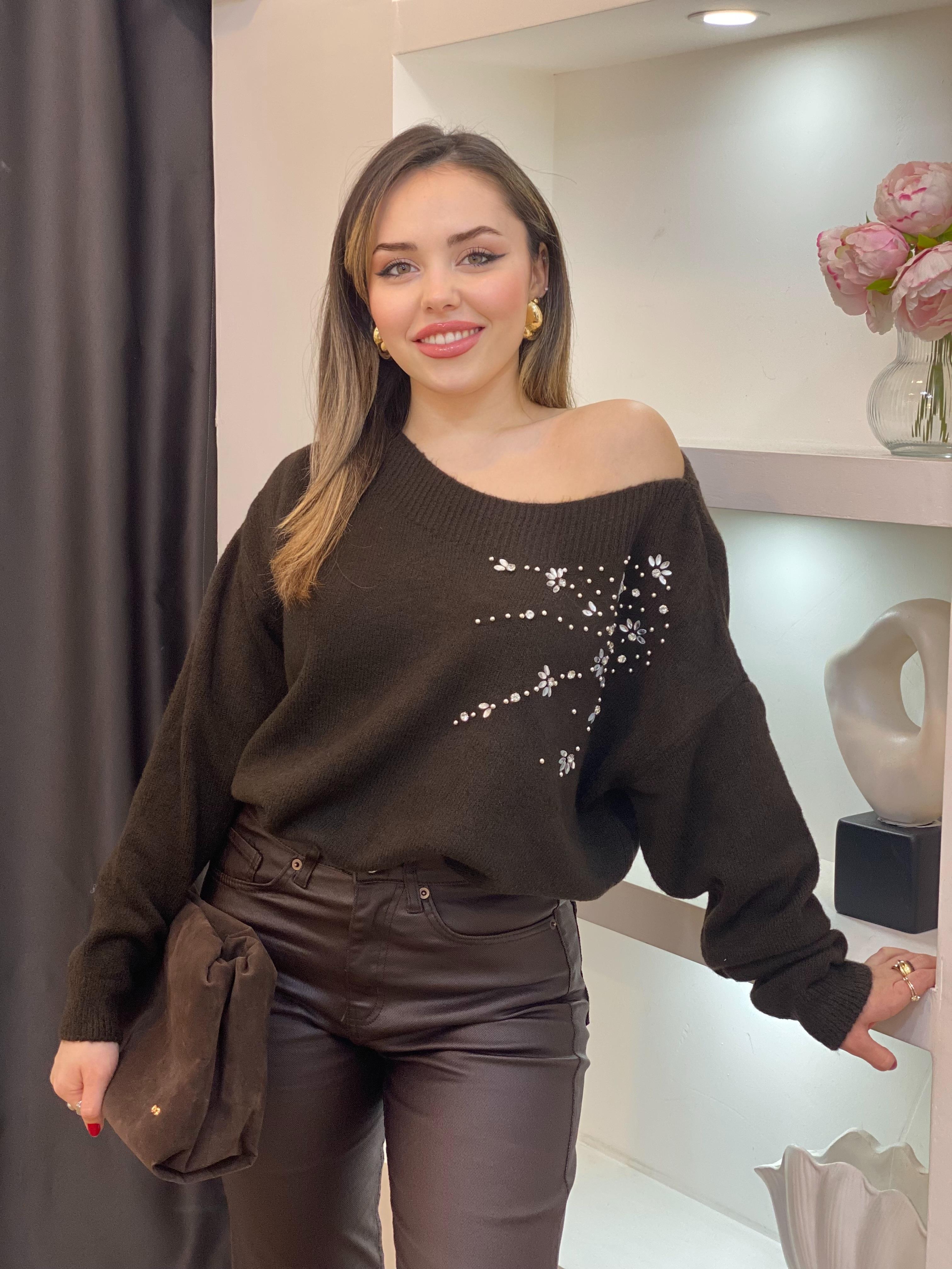 Q Marka Kahve Taş Detaylı Kazak