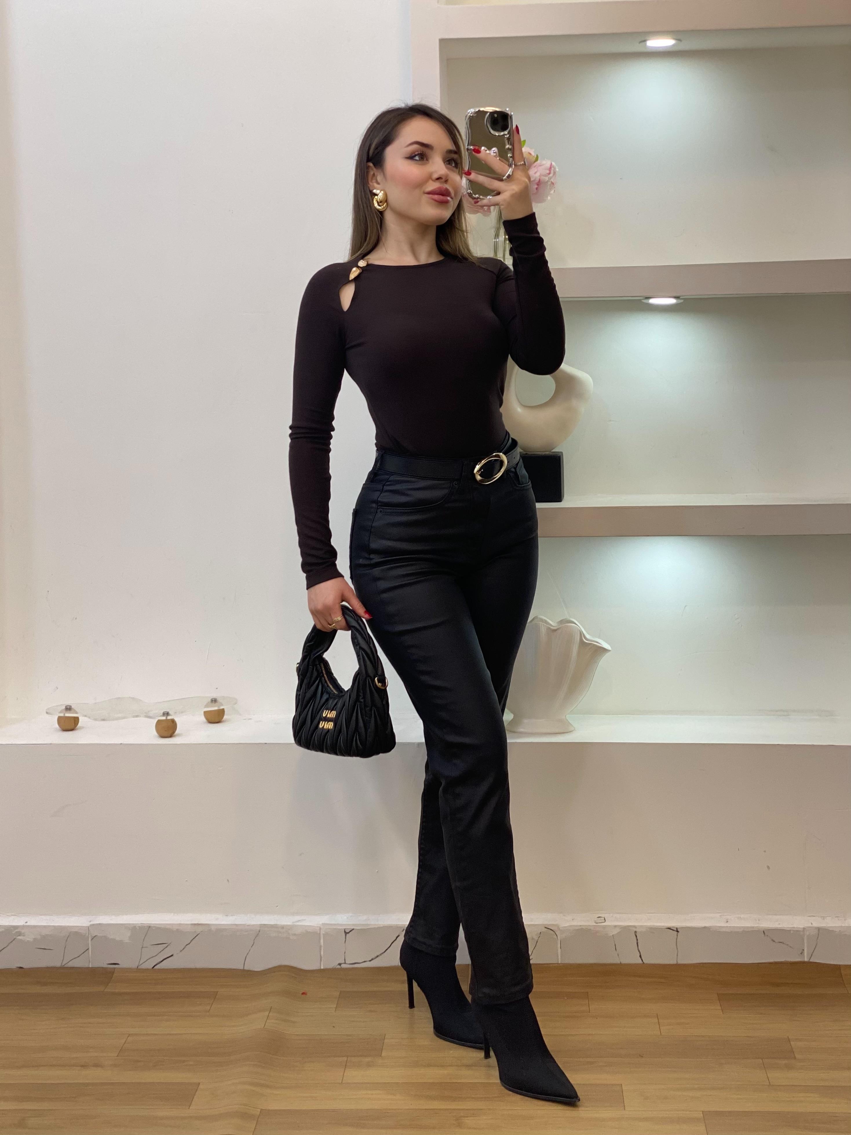 Q Marka Kahve Yaka Gold Aksesuarlı 