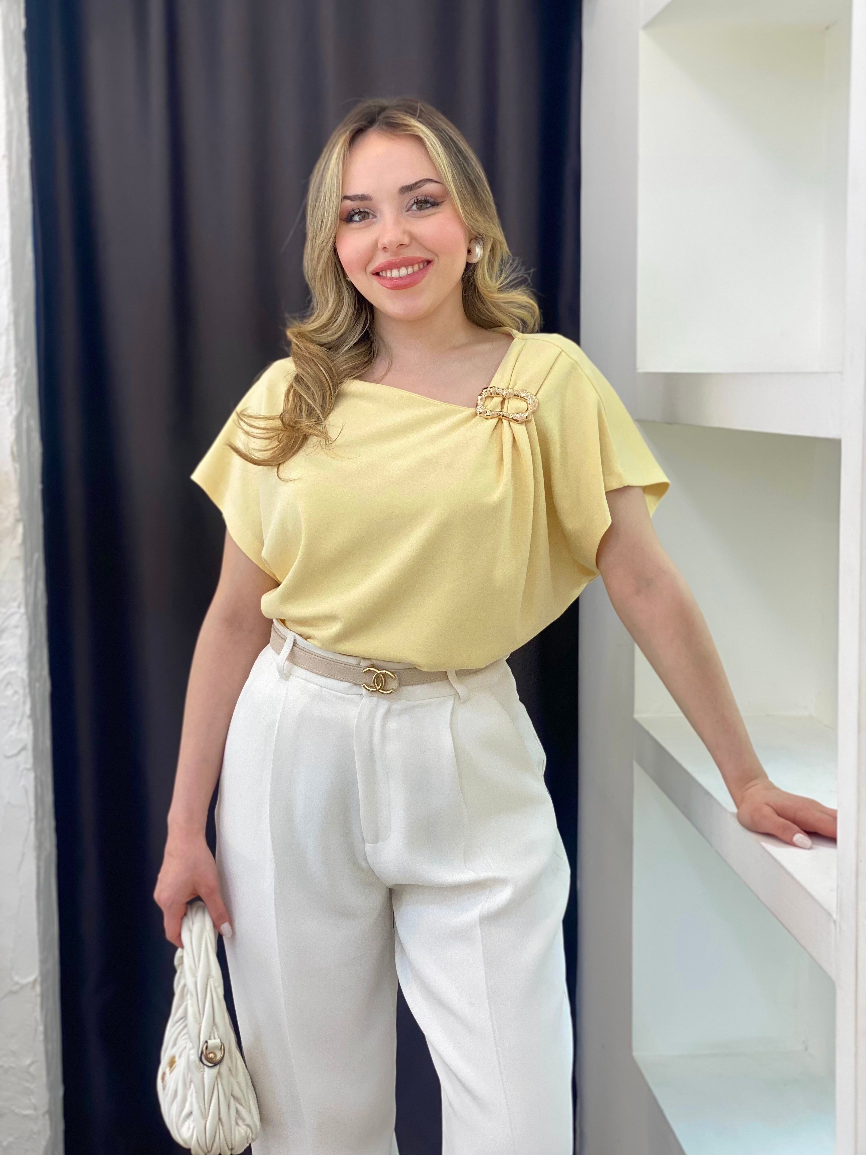 Sarı Omuz Gold Çıkarılabilir Broşlu Modal Bluz