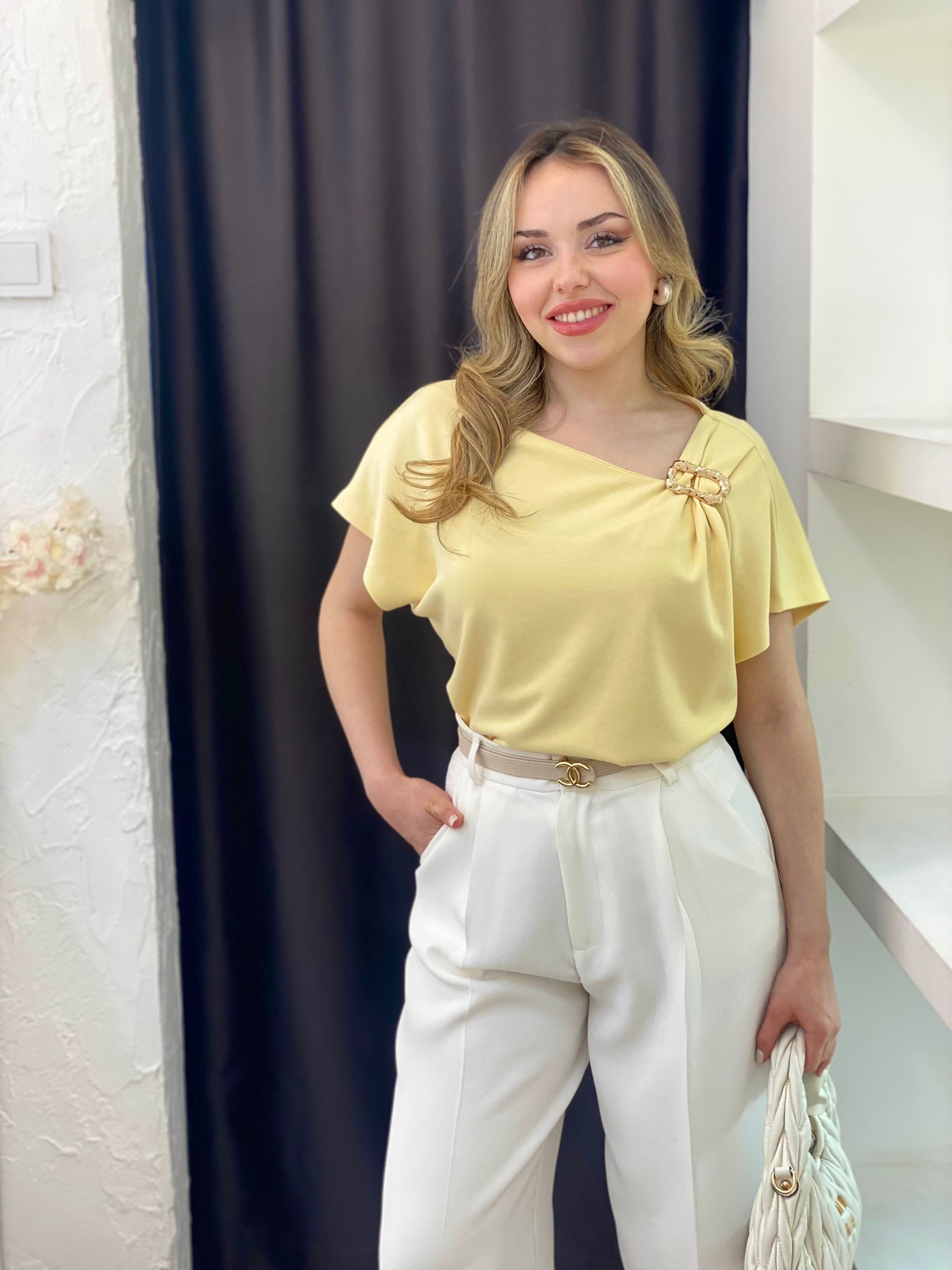 Sarı Omuz Gold Çıkarılabilir Broşlu Modal Bluz