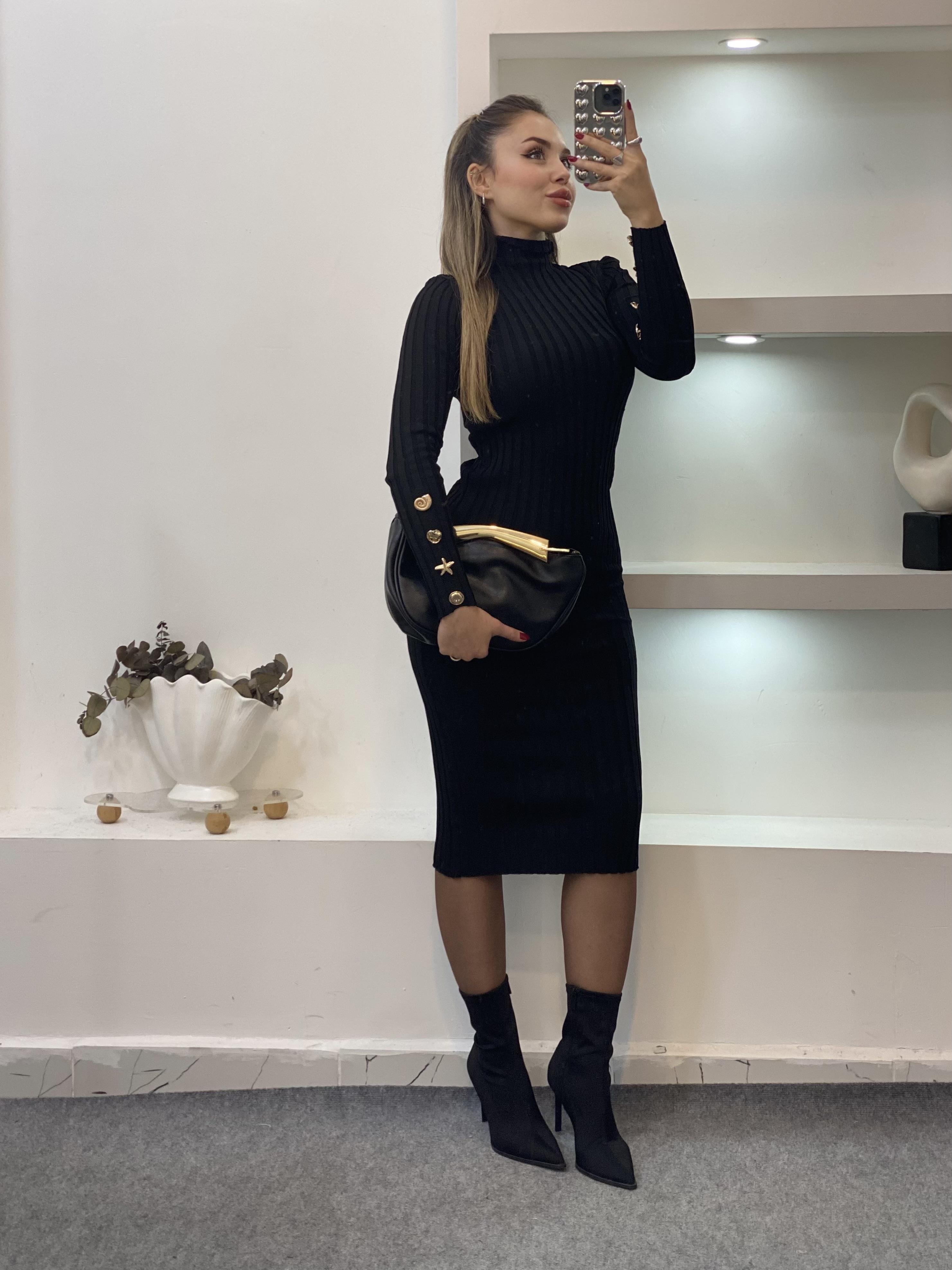 Siyah Boğazlı Bilek Gold Düğmeli Triko Elbise