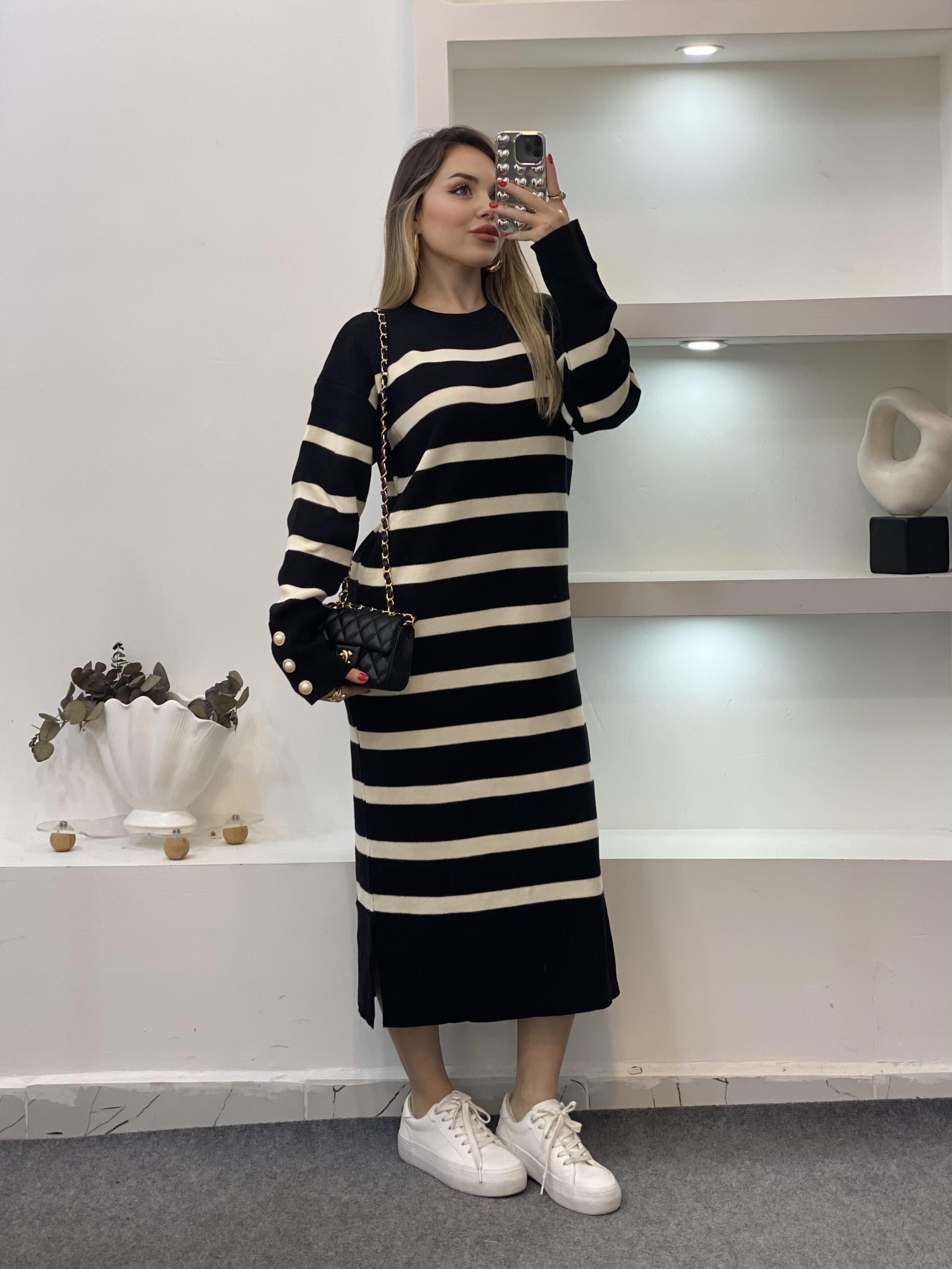 Siyah Çizgili Bilek Düğmeli Triko Elbise