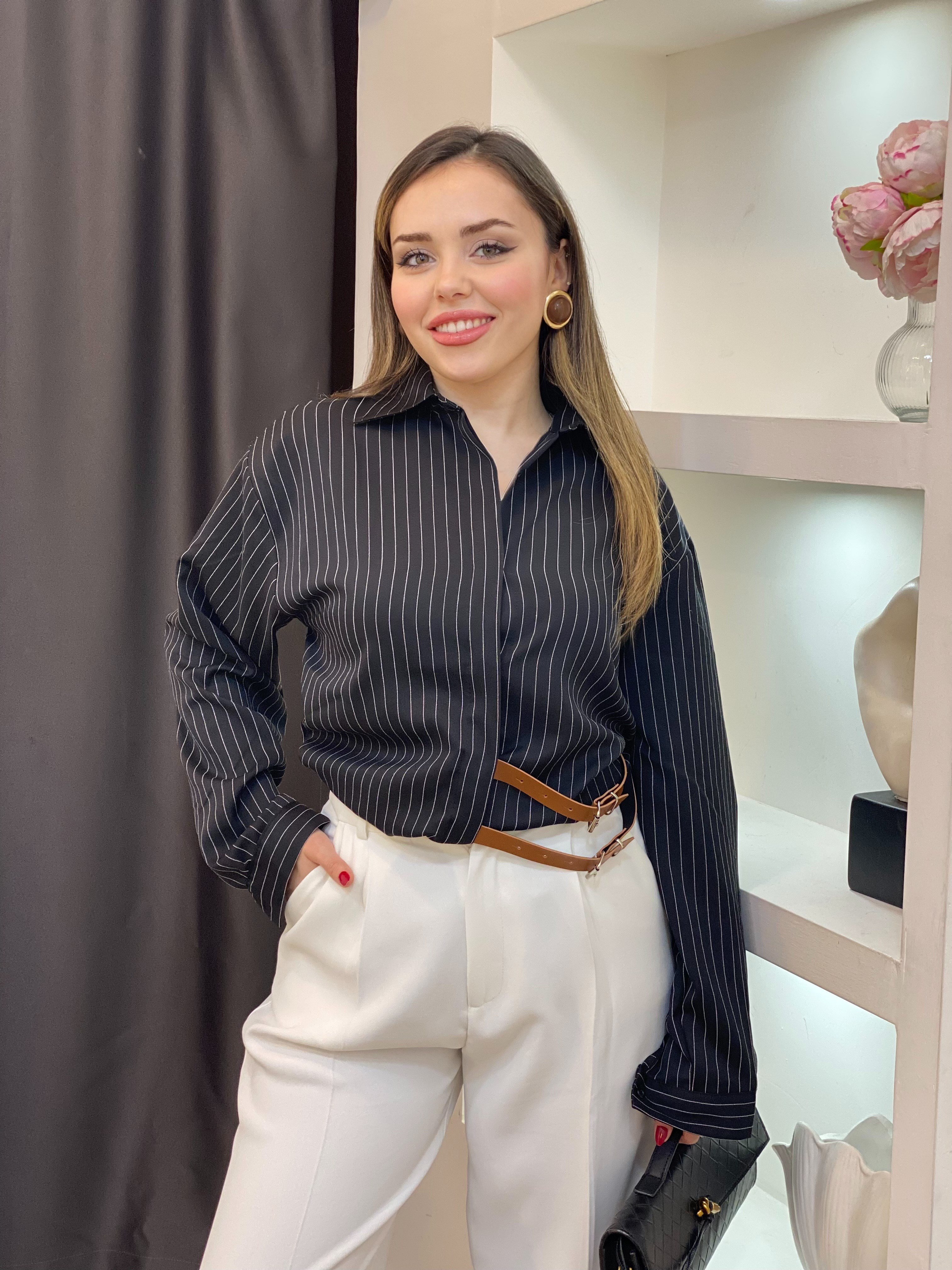 Siyah Çizgili Kemer Detaylı Gömlek 