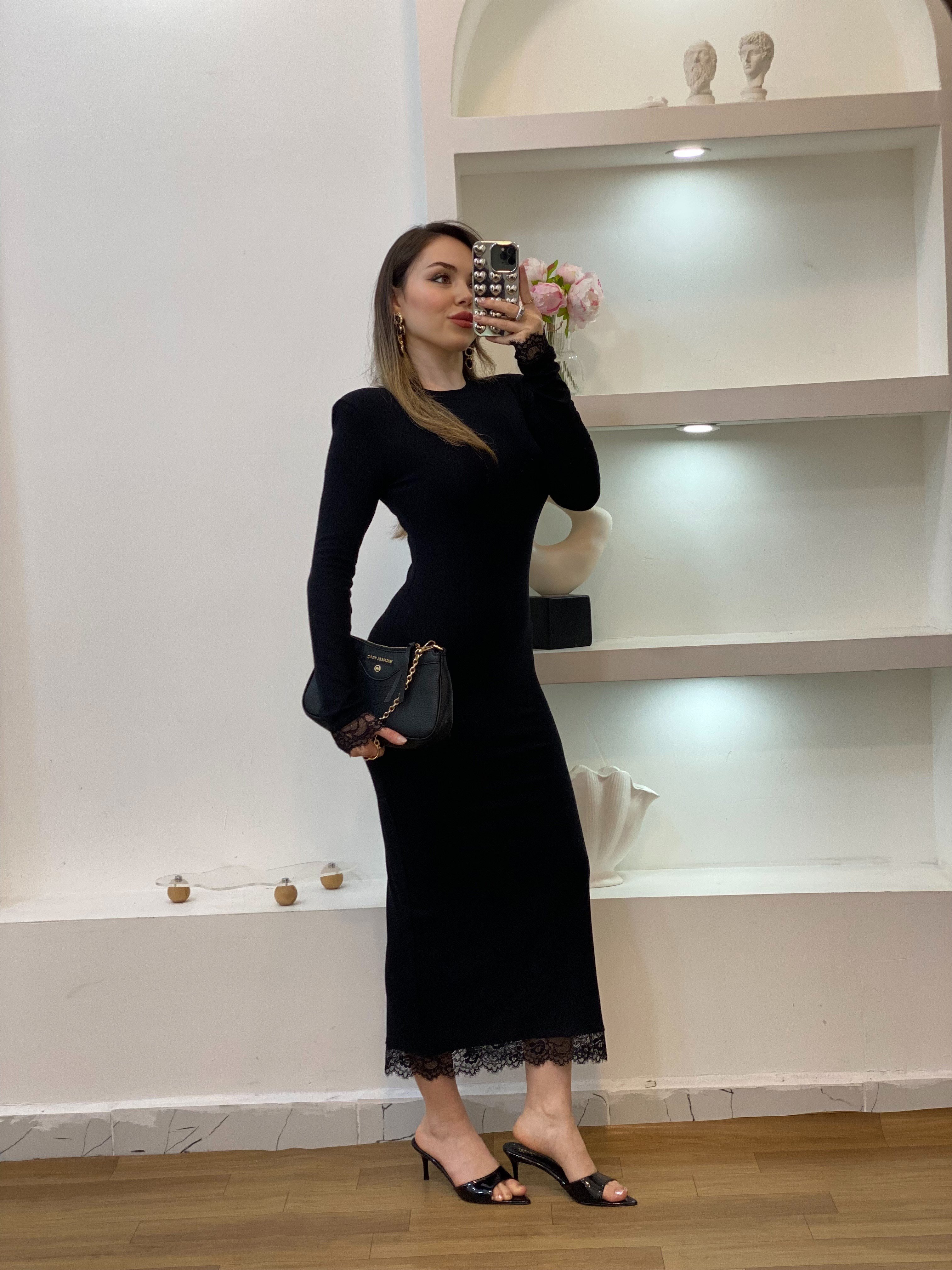 Siyah Dantel Detaylı Elbise