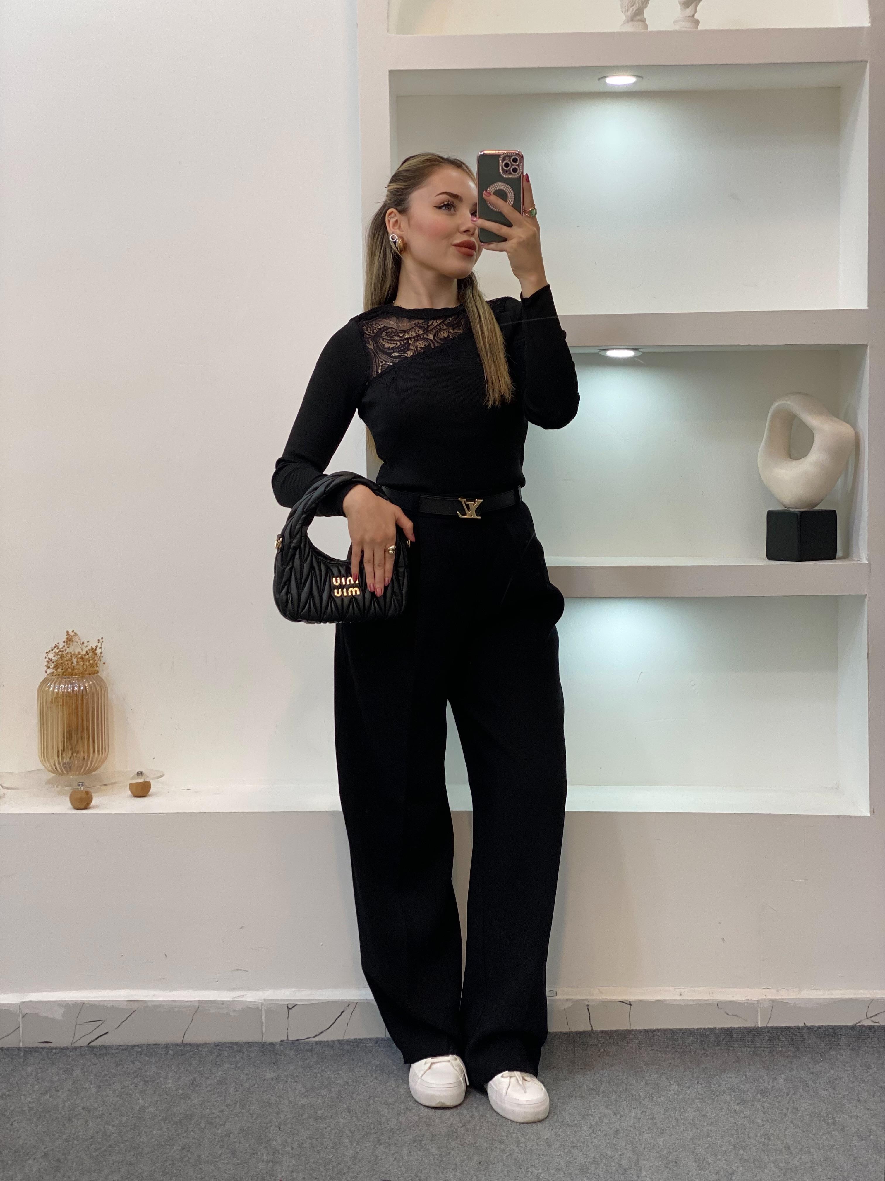 Siyah Dantel Detaylı Triko Bluz