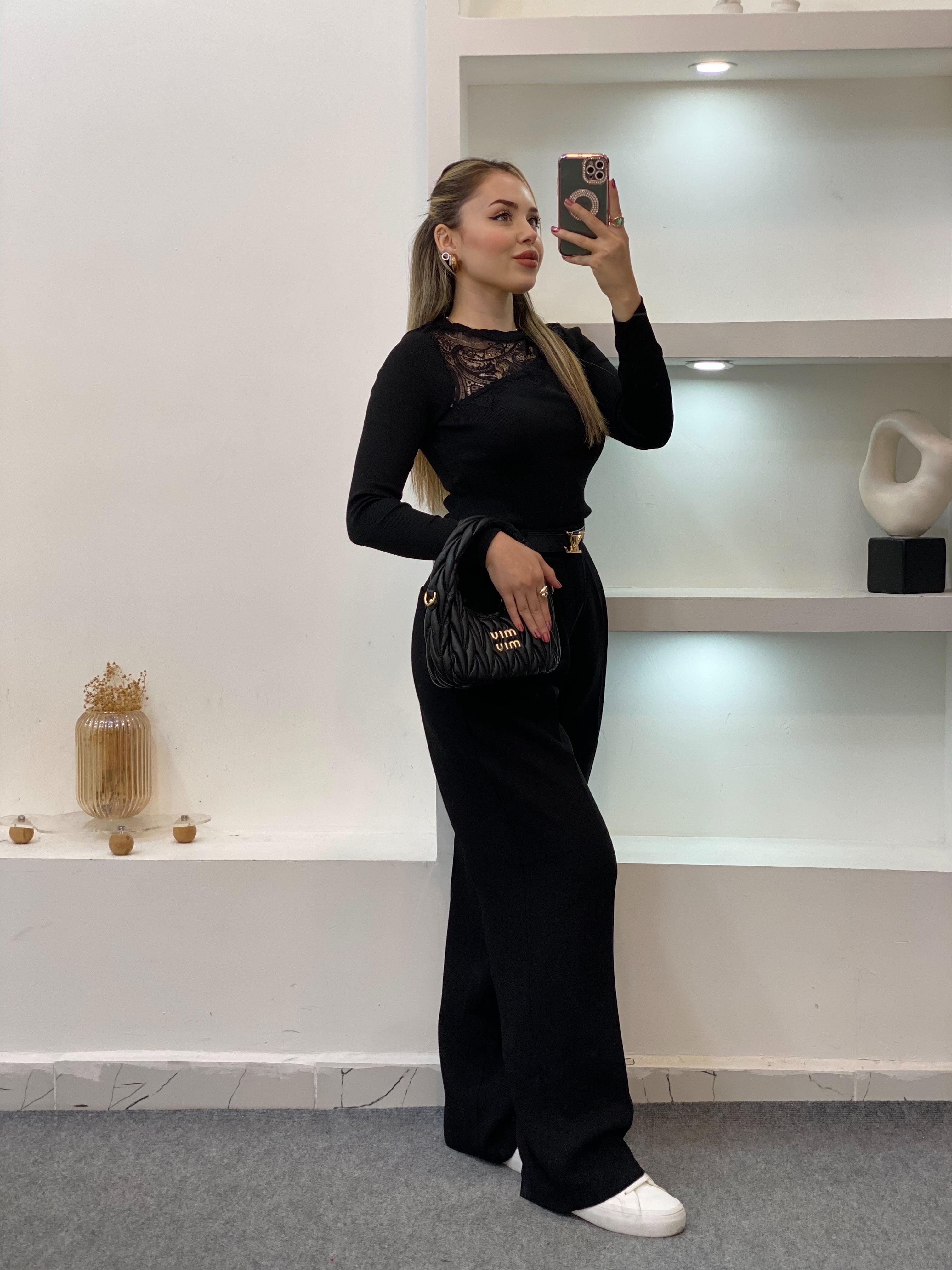 Siyah Dantel Detaylı Triko Bluz