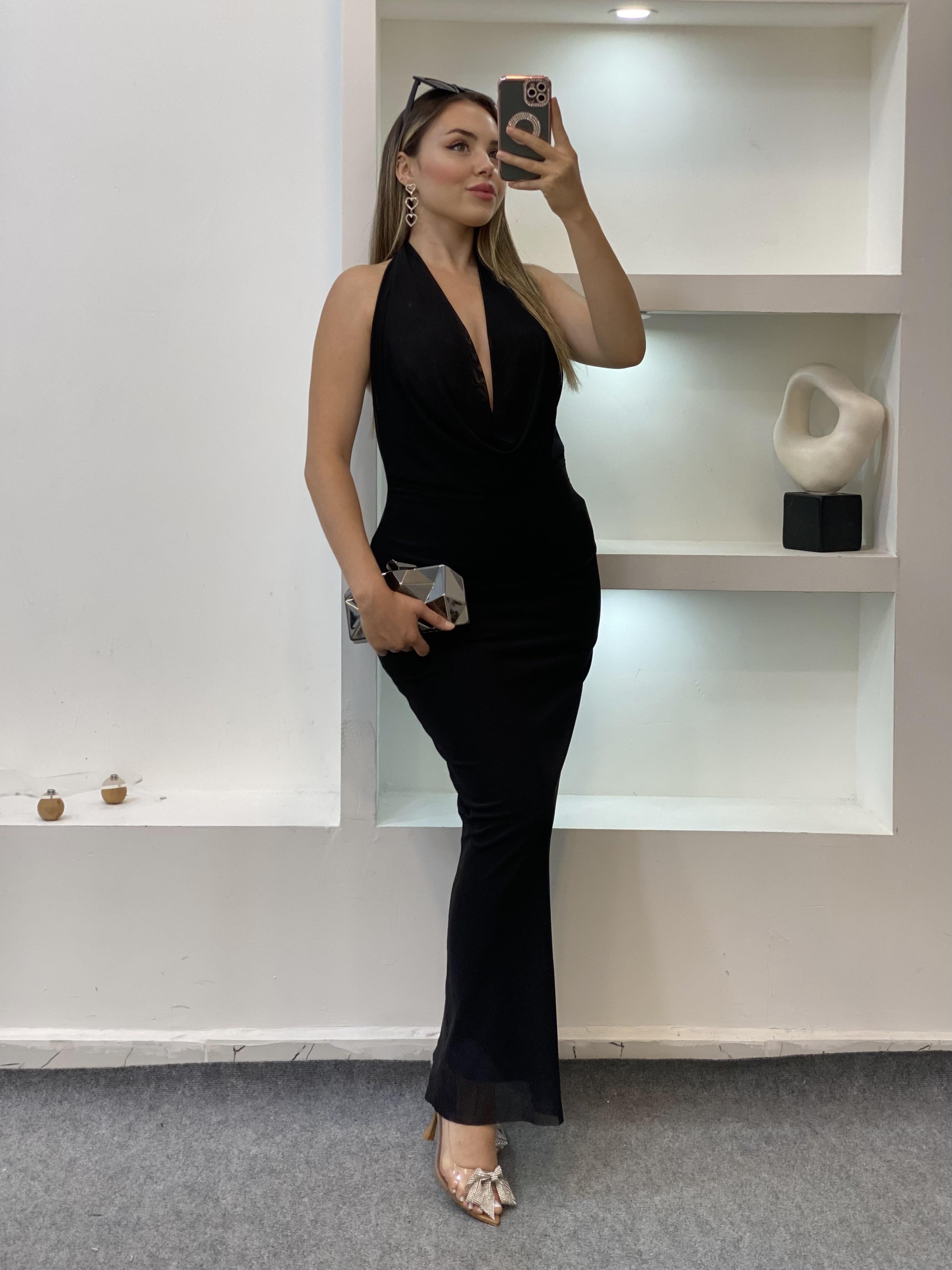 Siyah Degaje Yaka Sırt Dekolteli Elbise