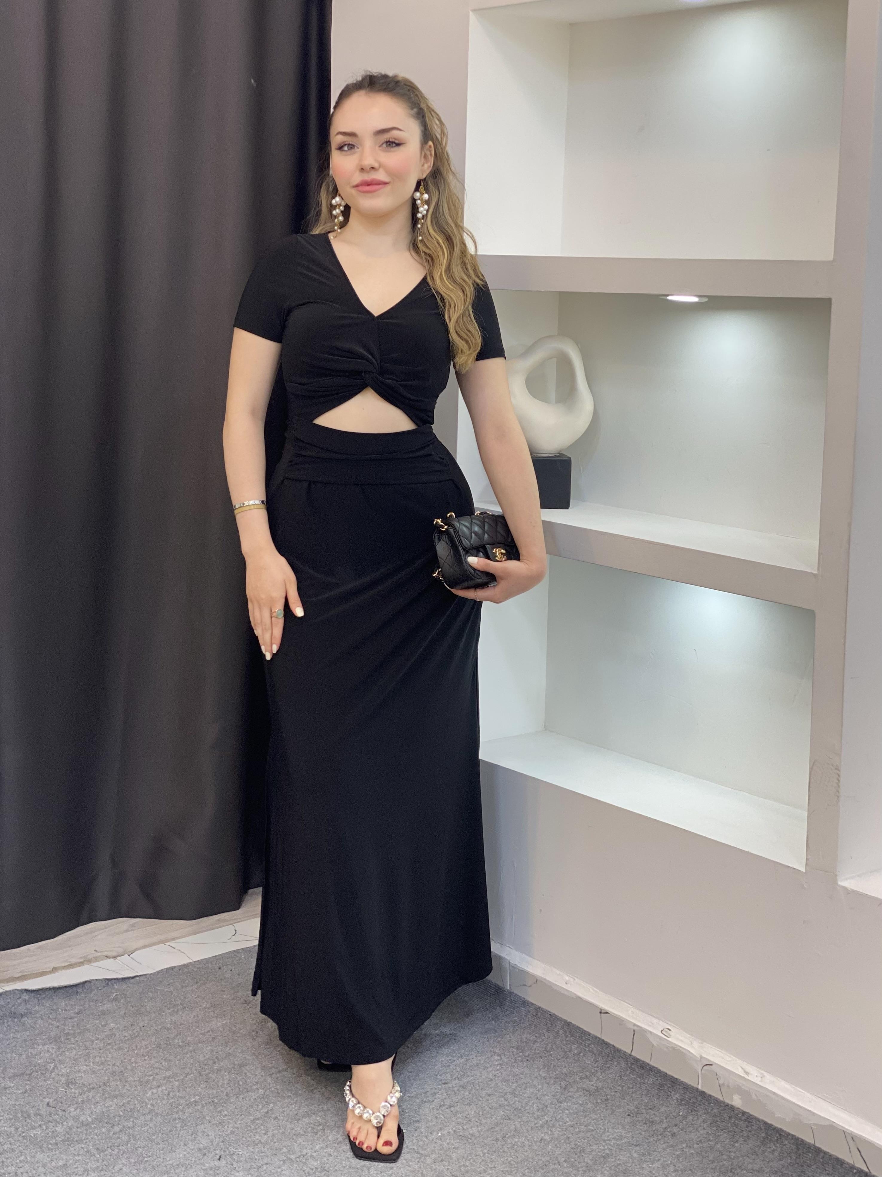 Siyah Dekolteli Likralı Model Sandy Elbise