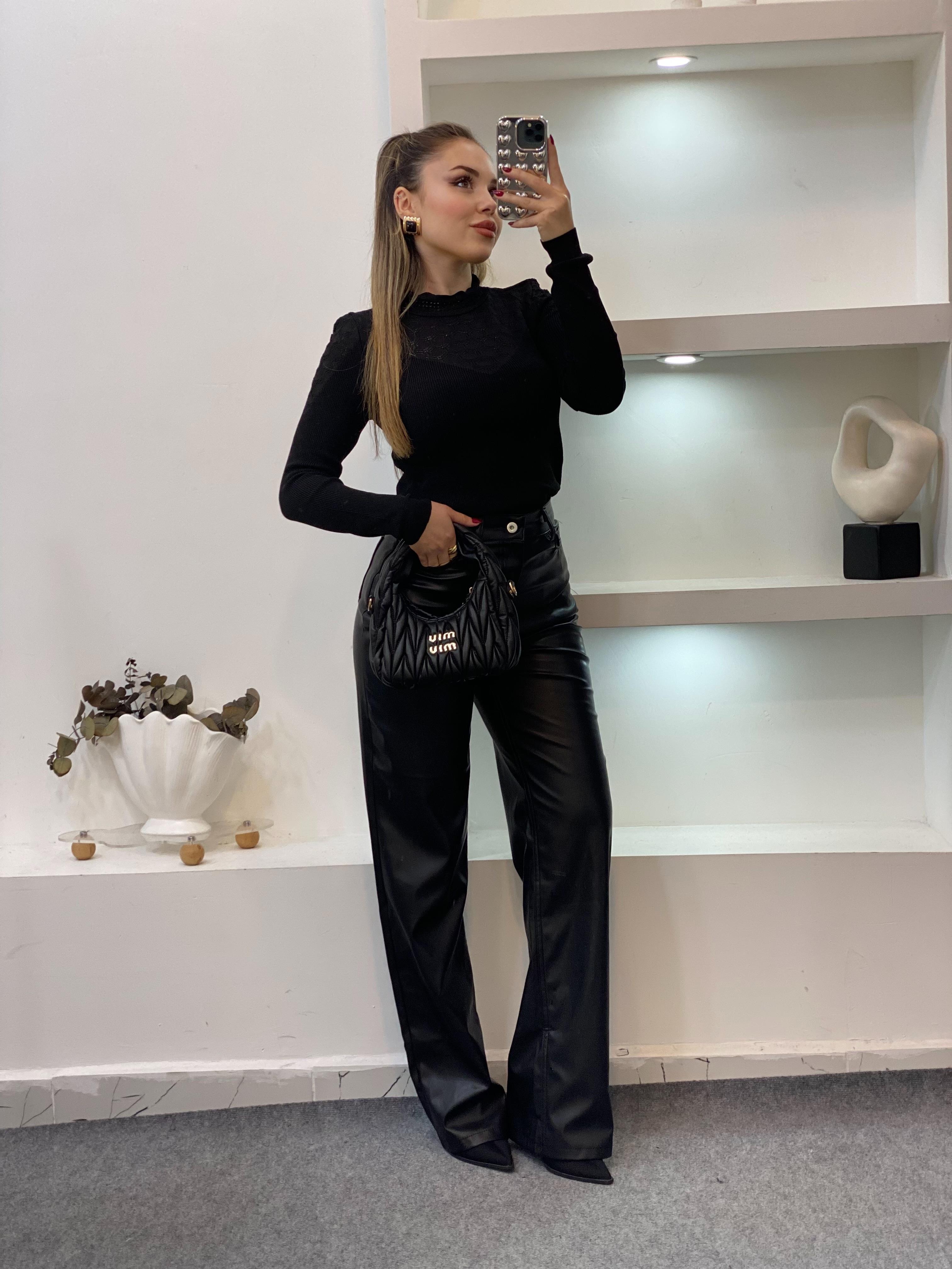 Siyah Desenli Yarım Boğazlı Triko Bluz