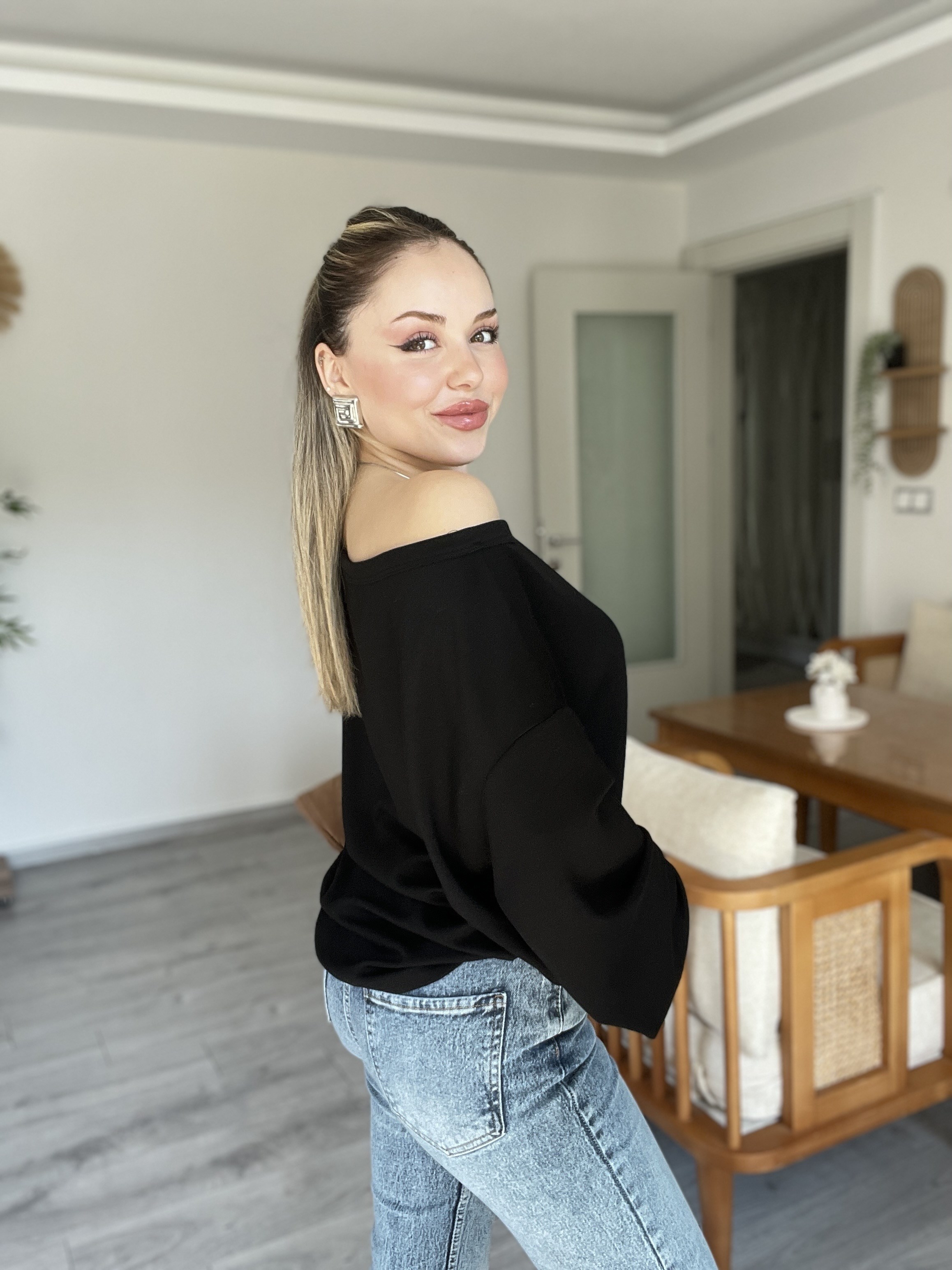Siyah Düşük Omuz Oversize Modal Bluz