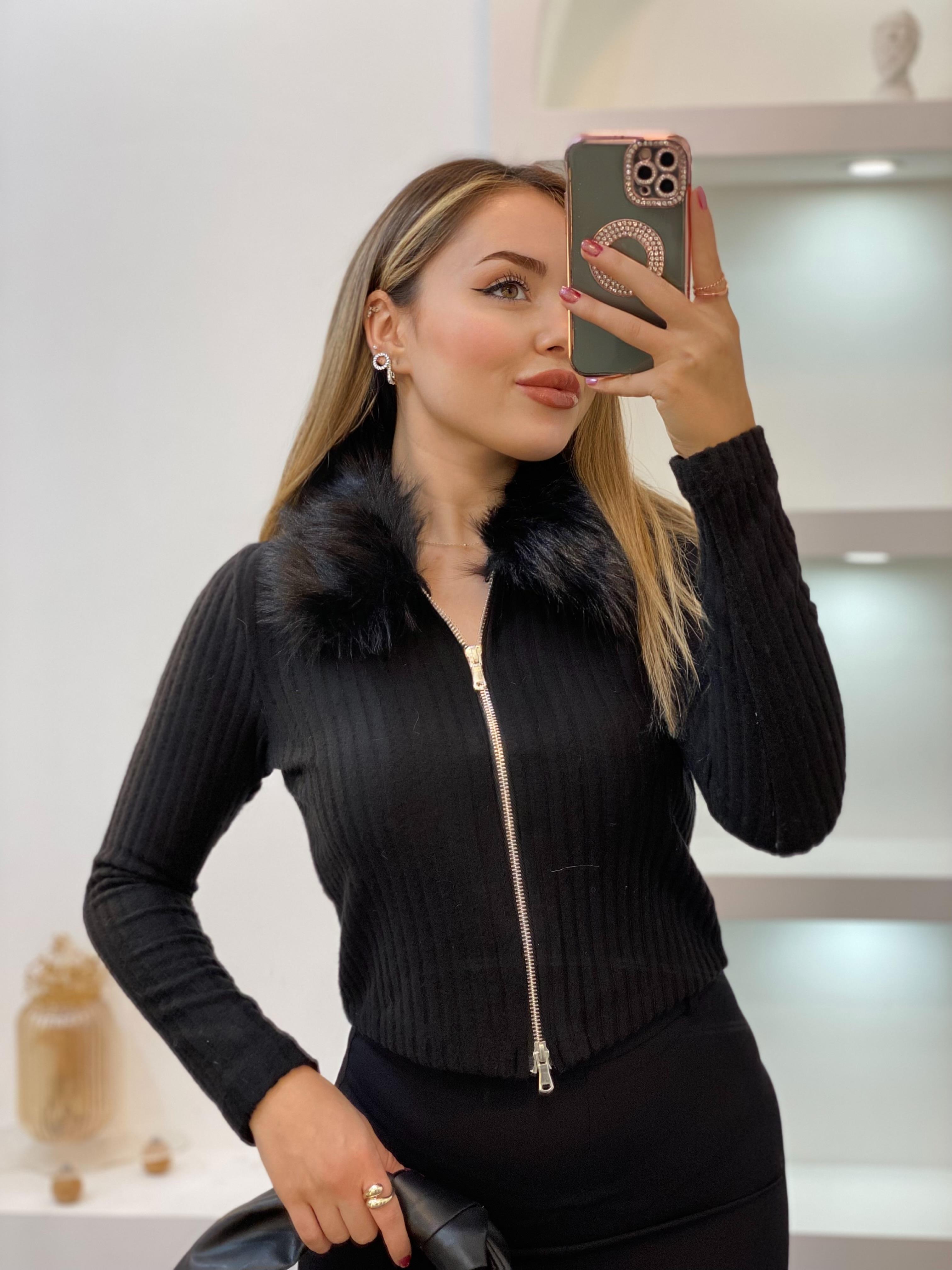 Siyah Fermuarlı Kürk Yakalı Bluz