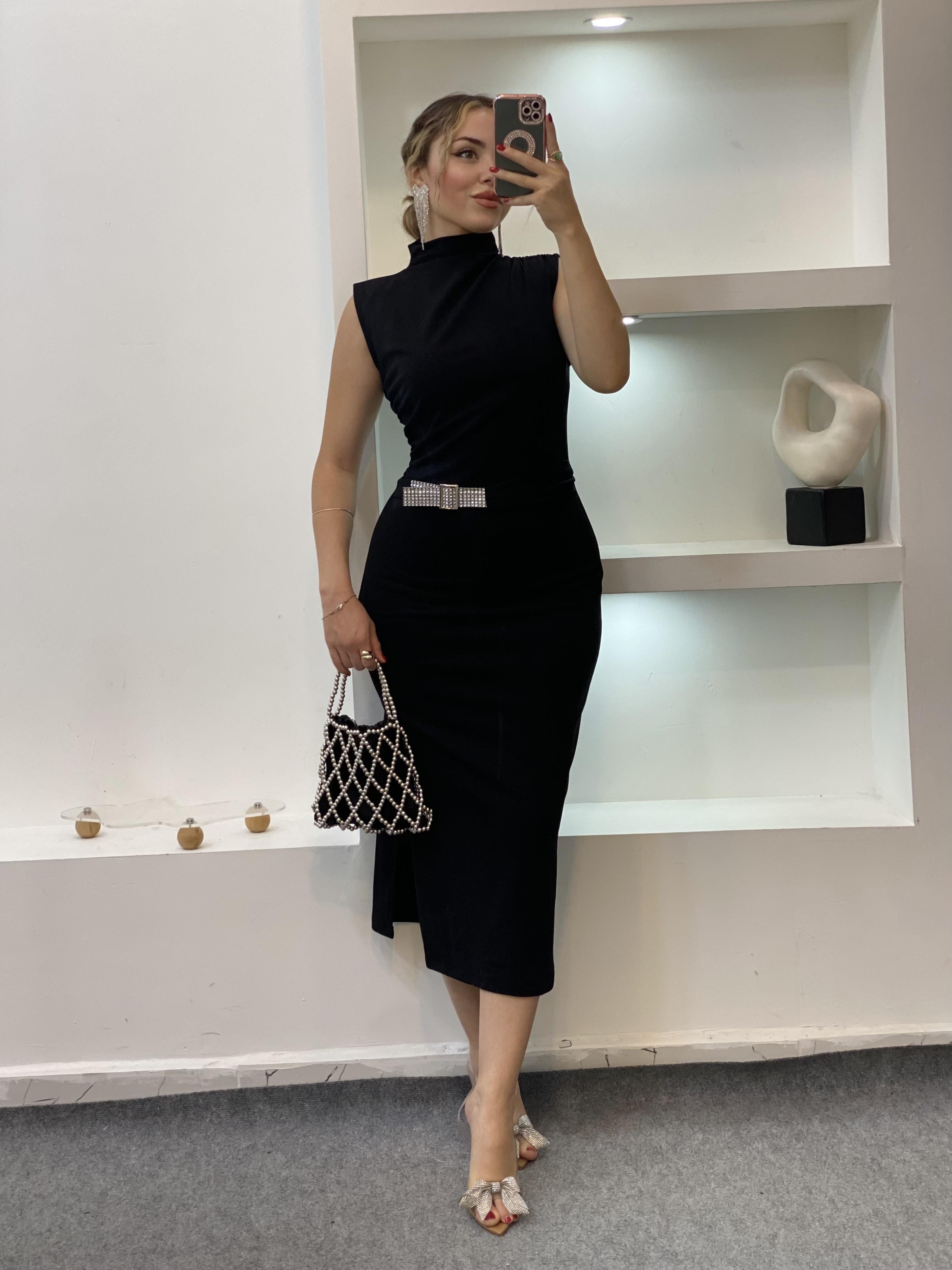 Siyah Fit Gösteren Premium Kalite Taş Detaylı Elbise