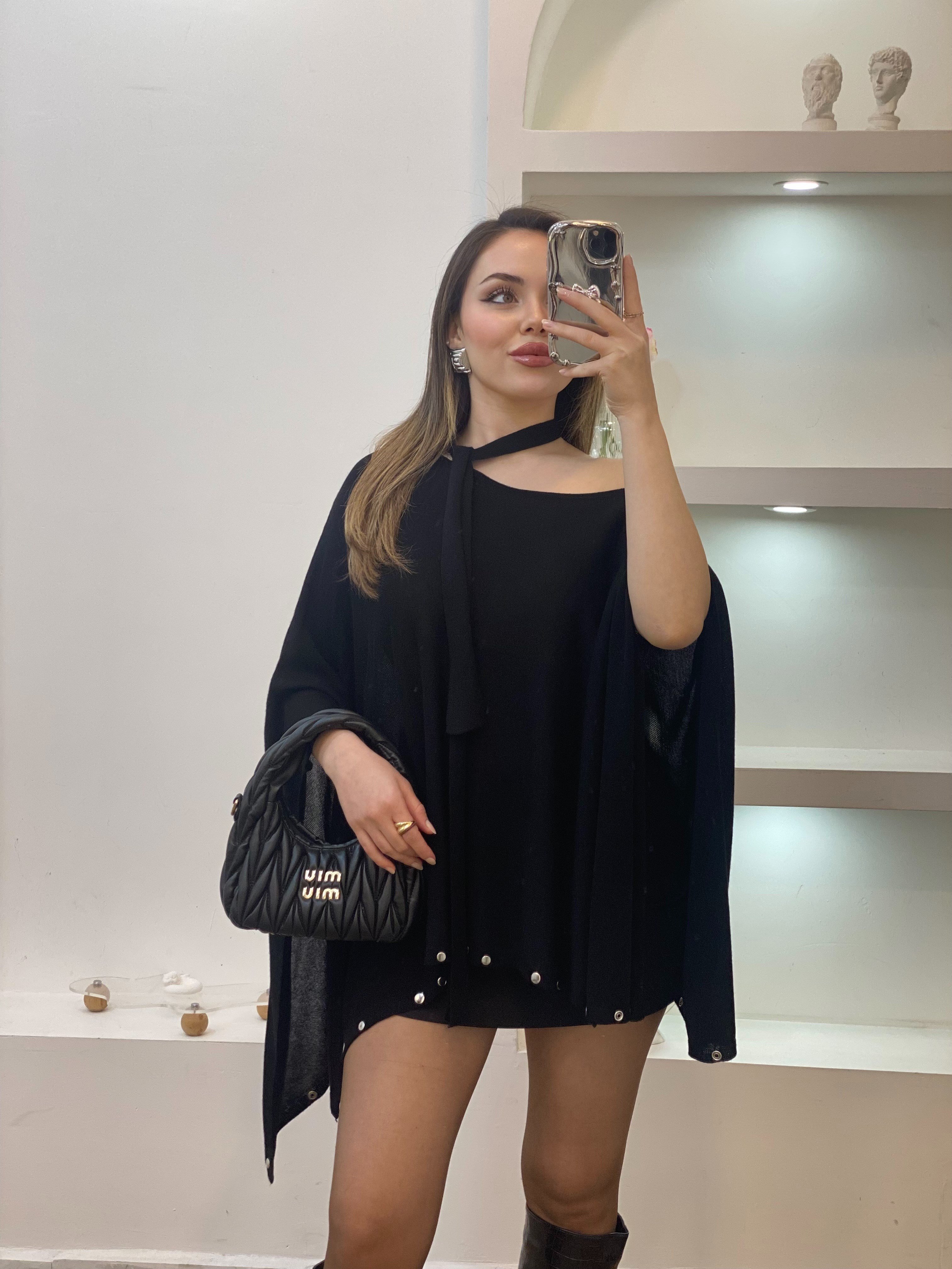 Siyah Fularlı Gümüş Droplu Triko Panço