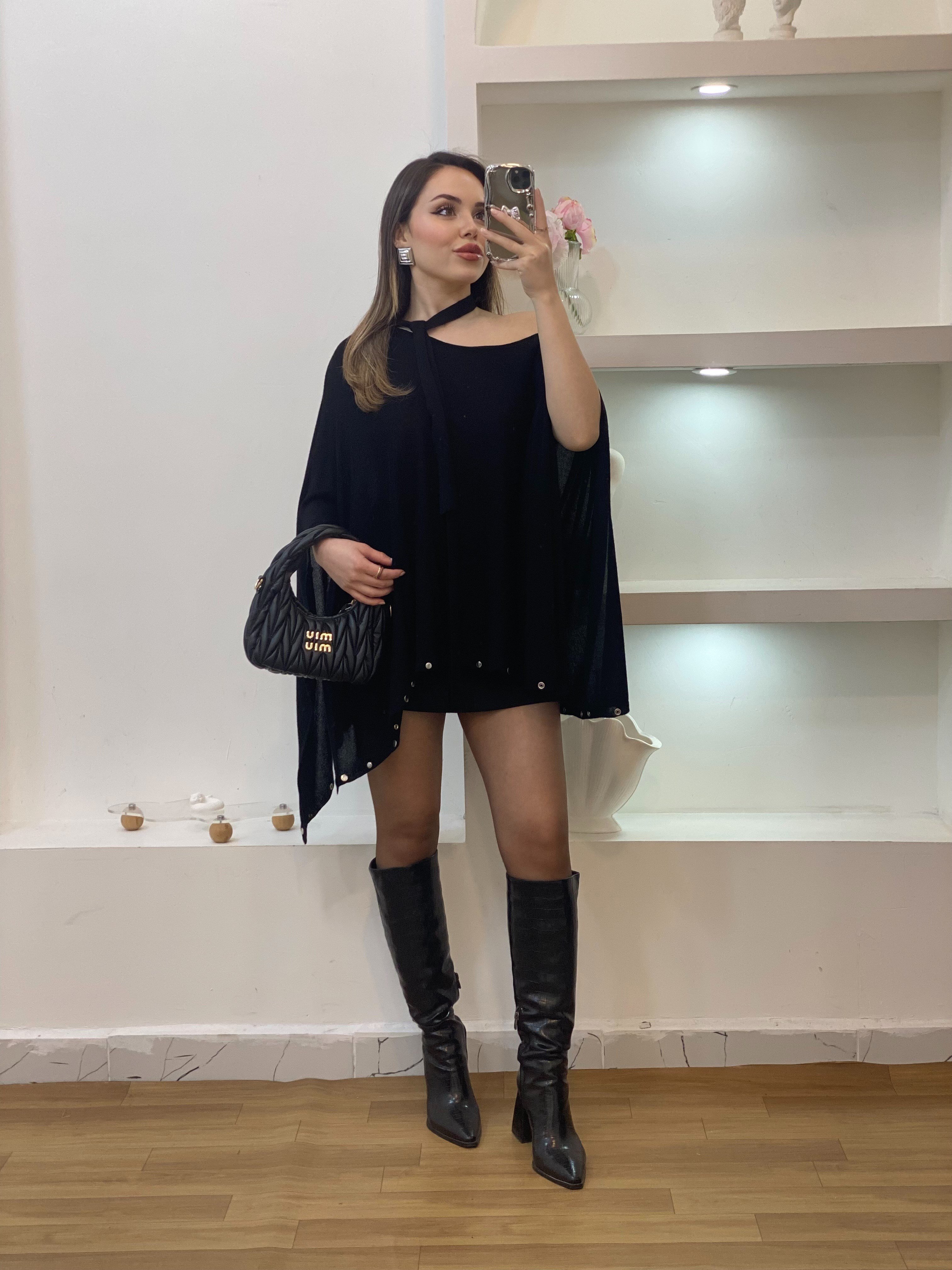 Siyah Fularlı Gümüş Droplu Triko Panço