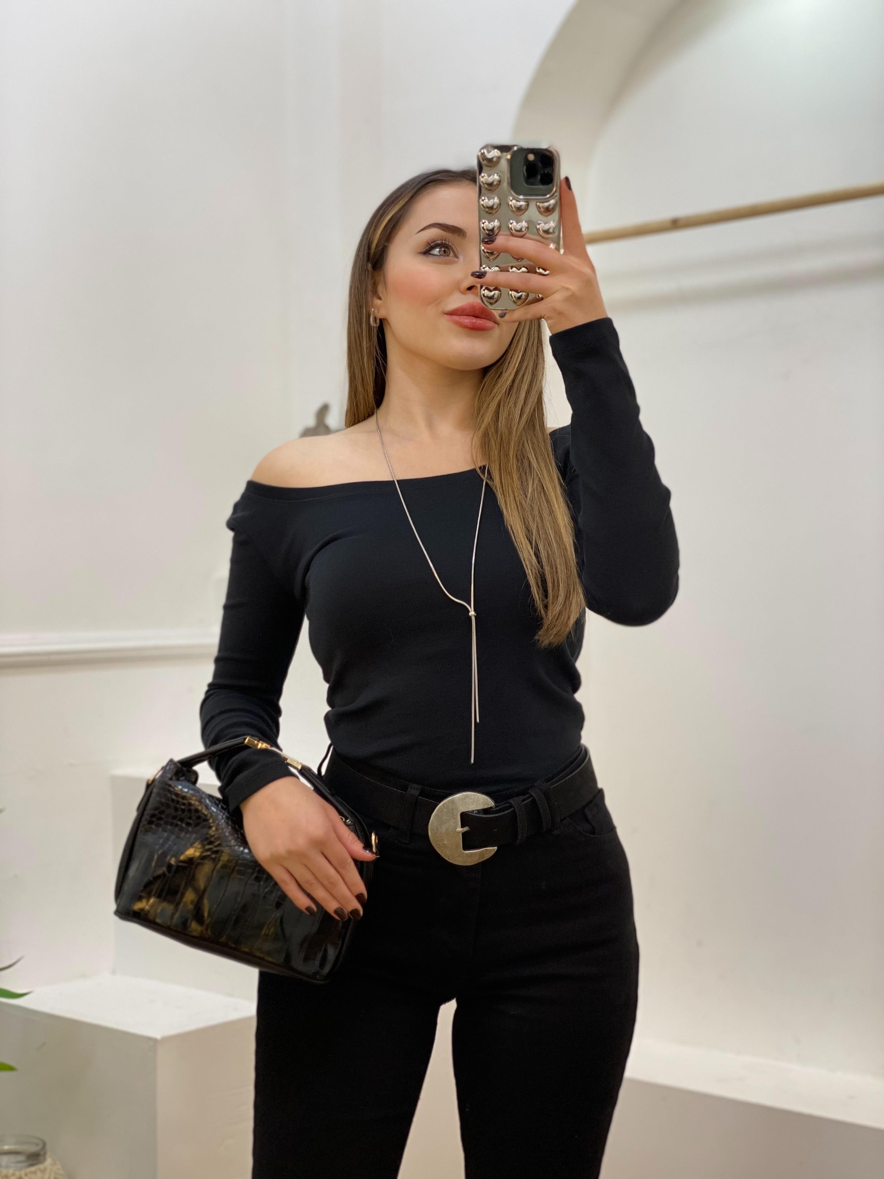 Siyah Geniş Yaka Basic  Bluz