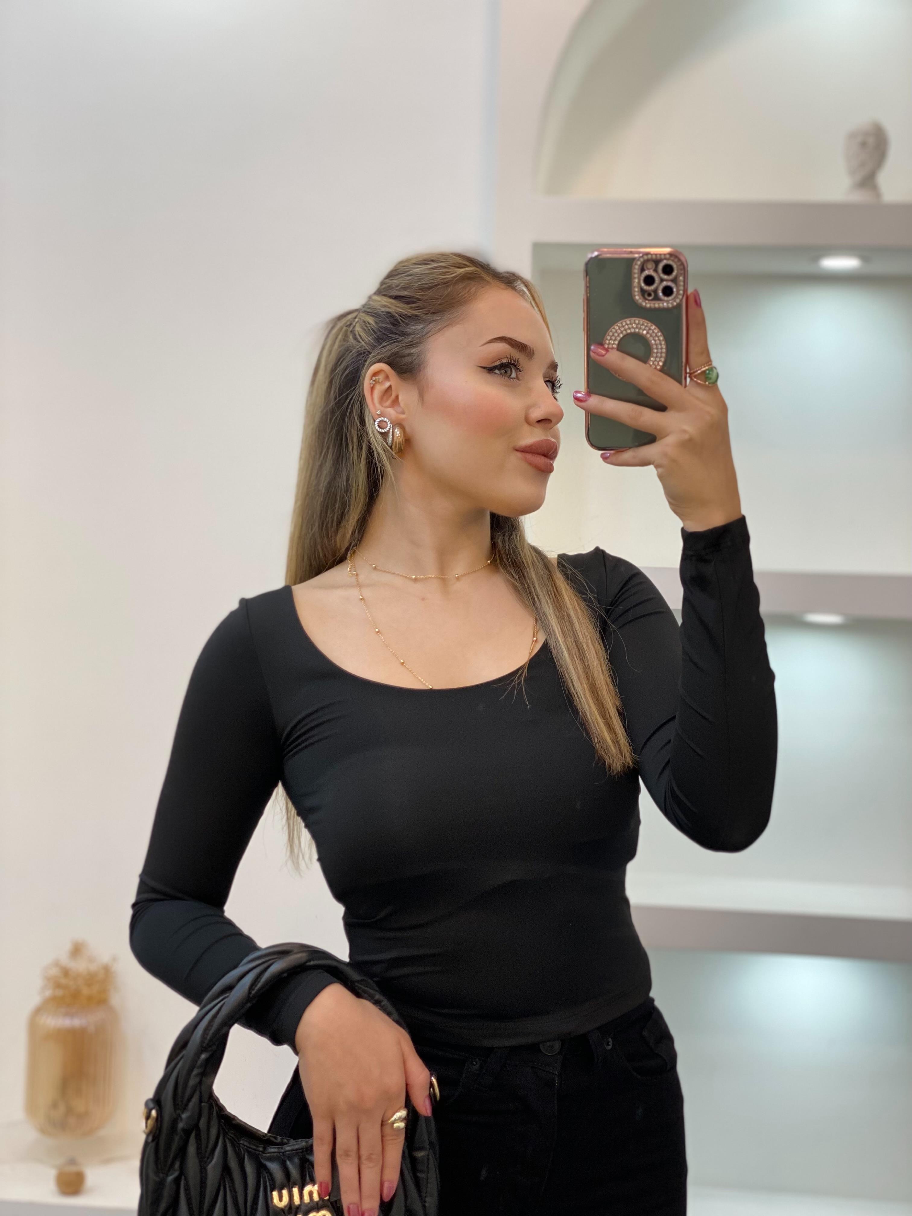 Siyah Geniş Yaka Scuba Bluz