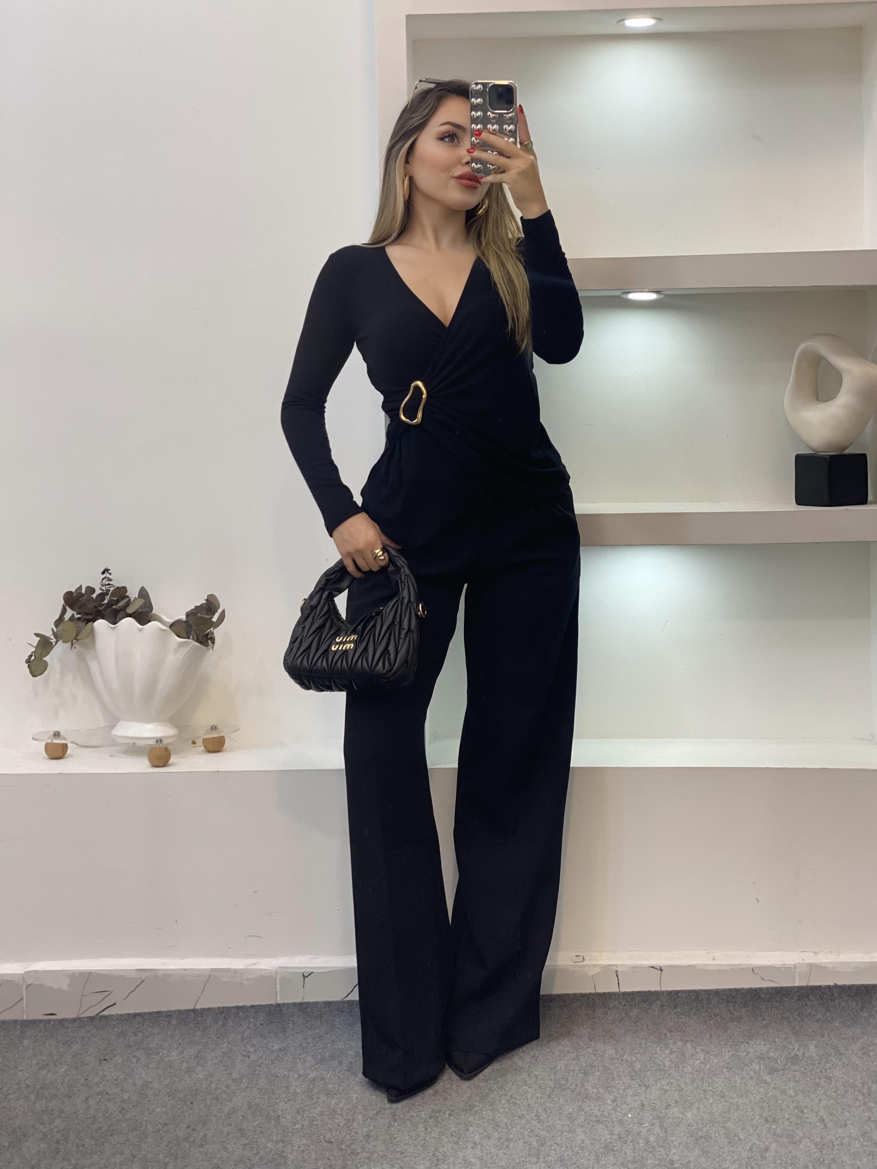 Siyah Gold Broşlu Bluz