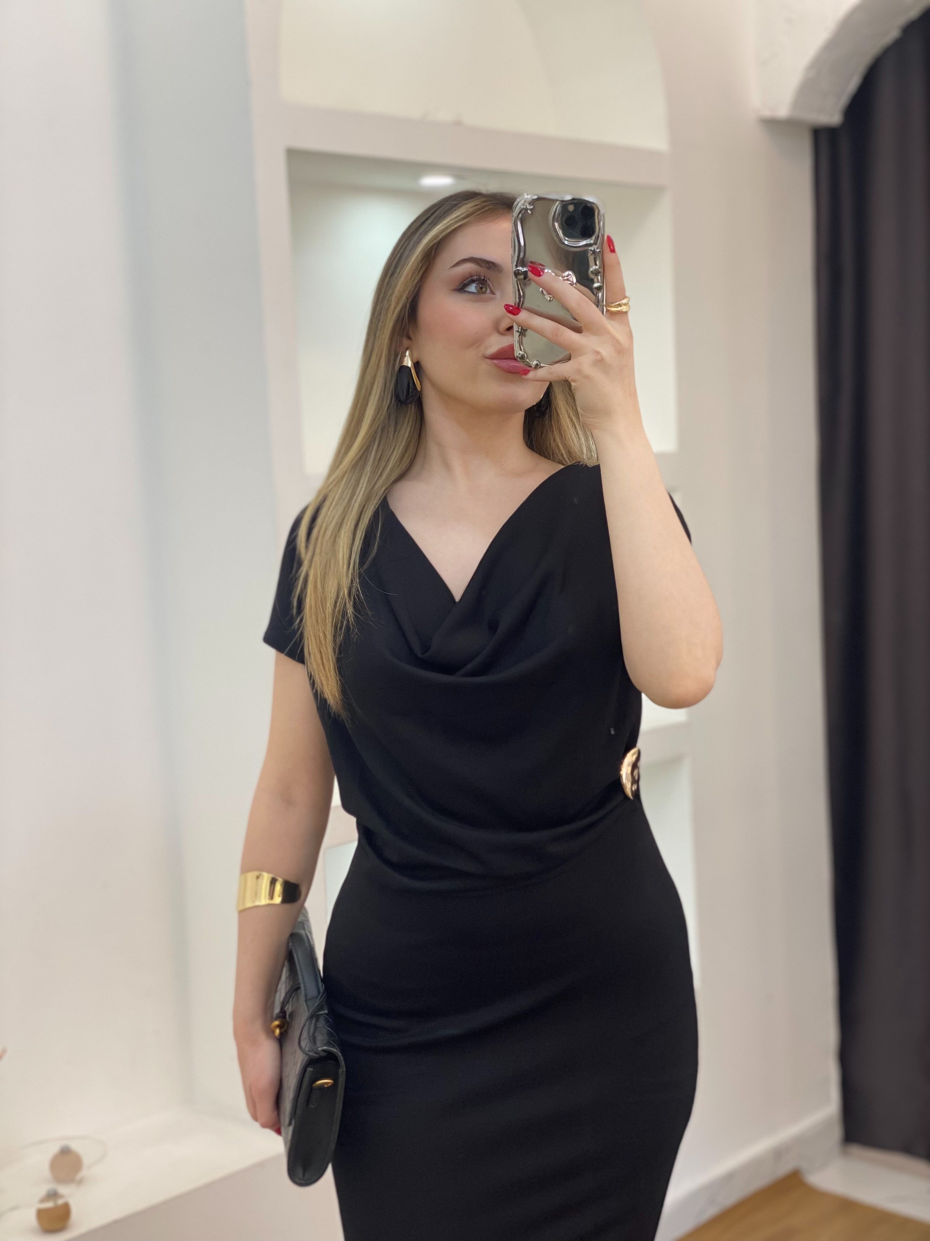 Siyah Gold Broşlu Modal Kumaş Likralı Elbise