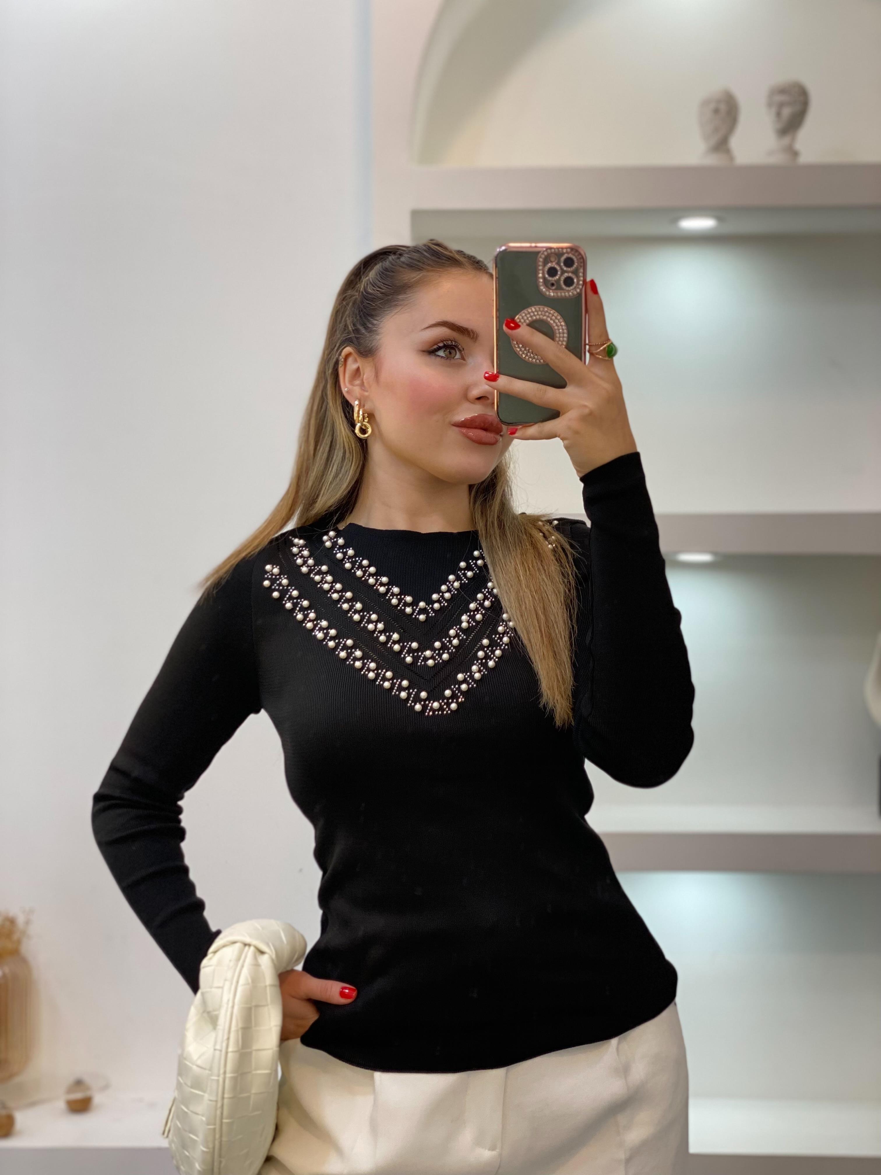 Siyah İnci Detaylı Triko Bluz