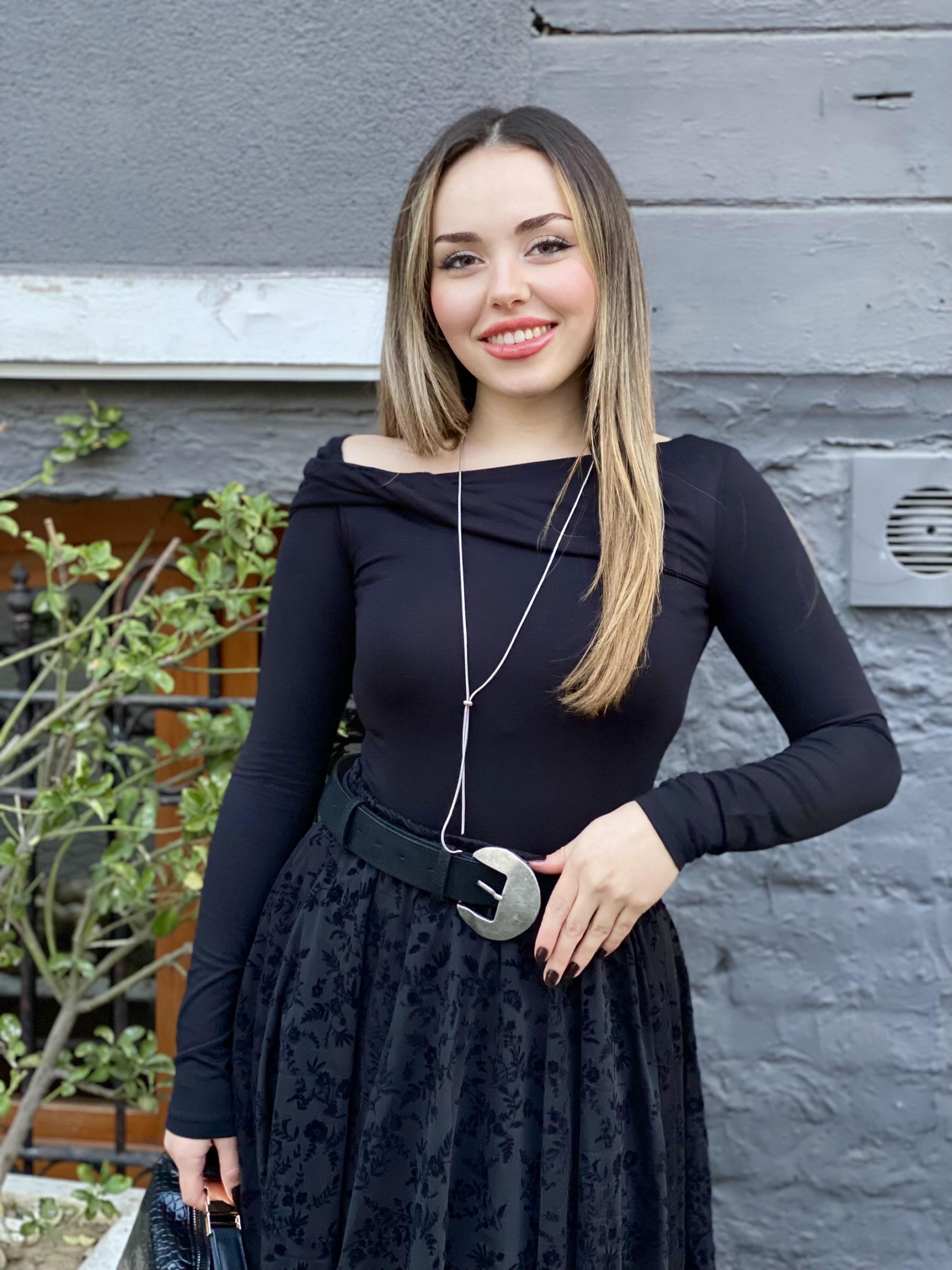 Siyah Kabartma Desenli Etek