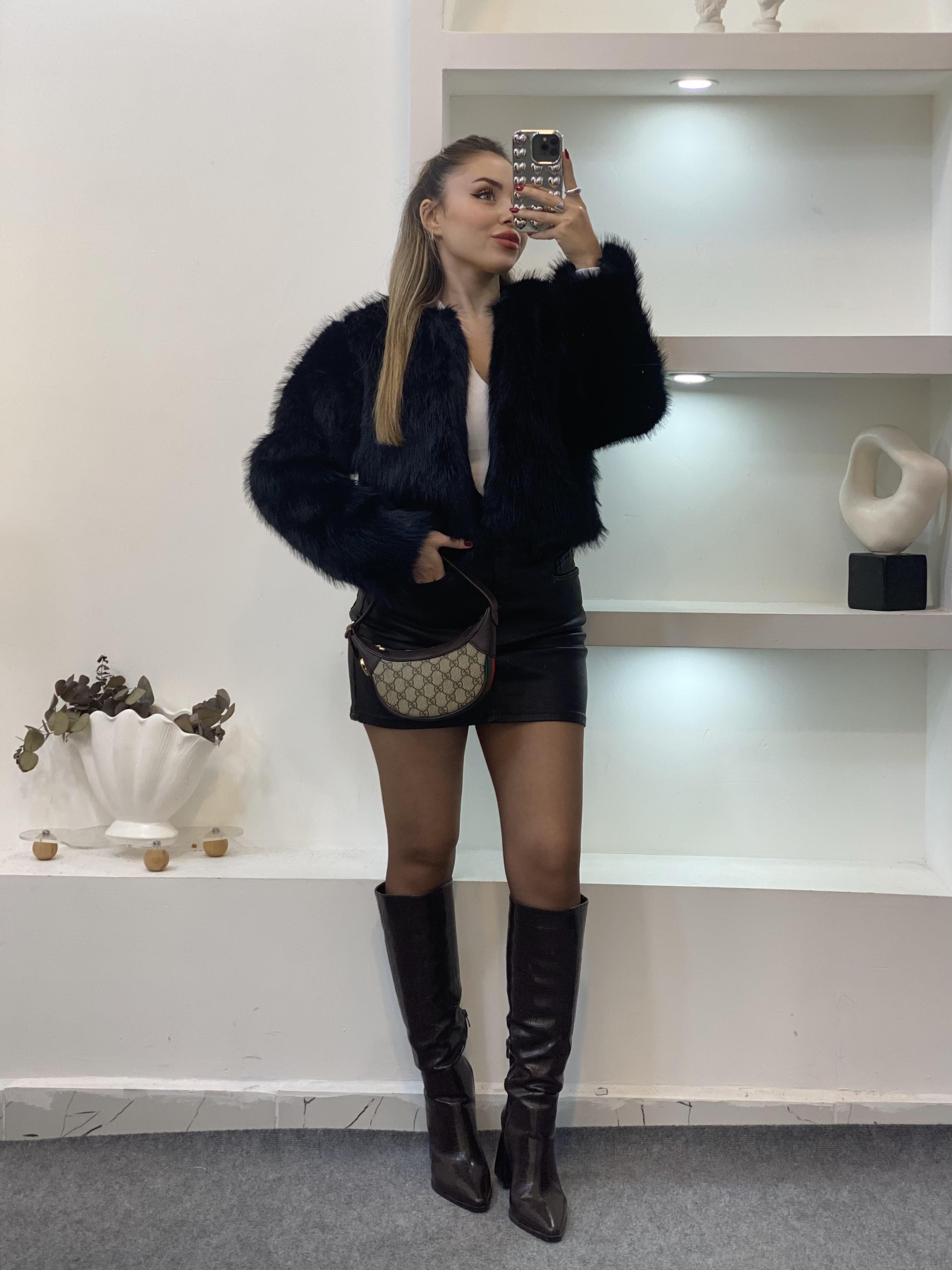 Siyah Kısa Form Kürk