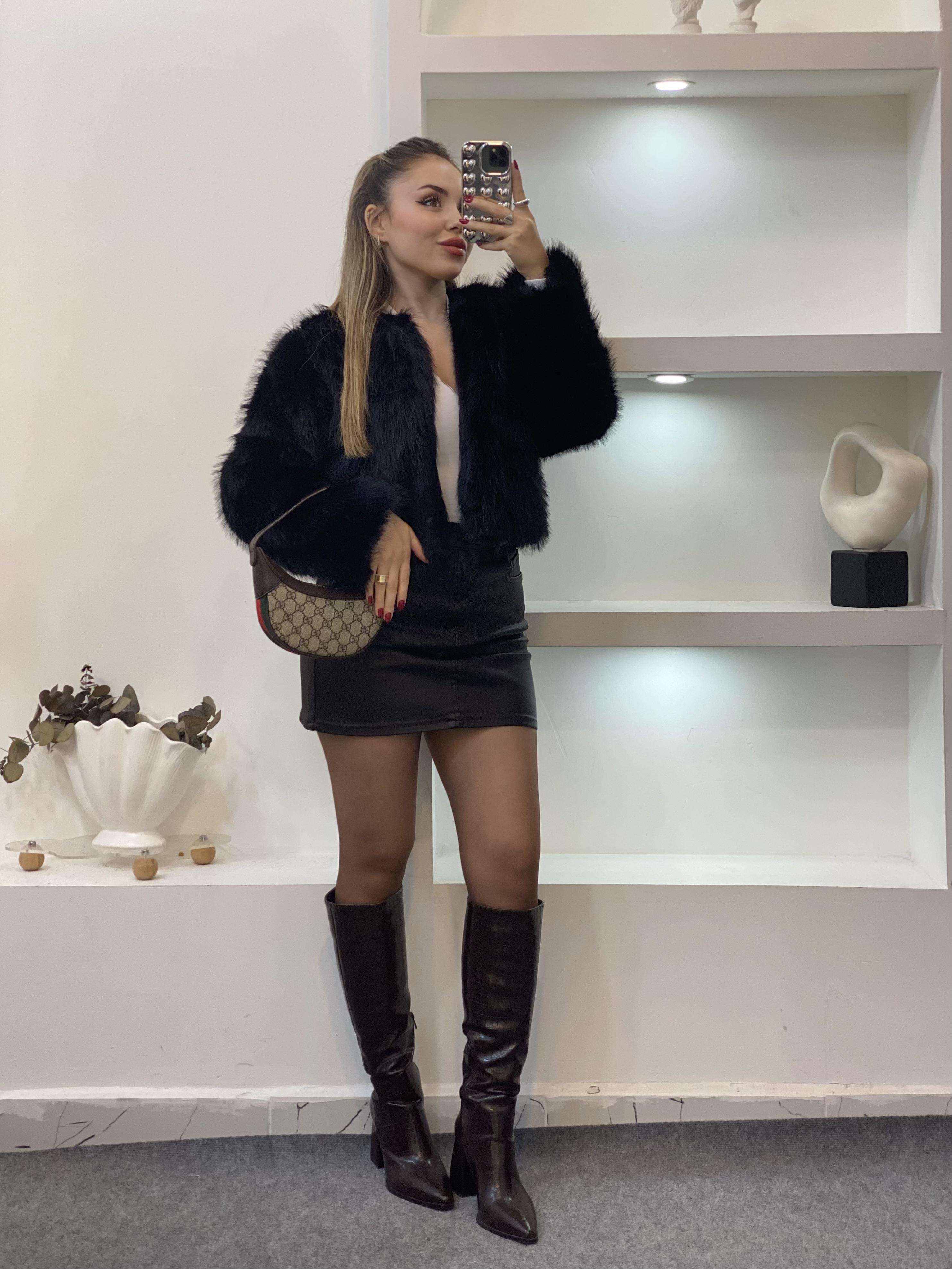 Siyah Kısa Form Kürk