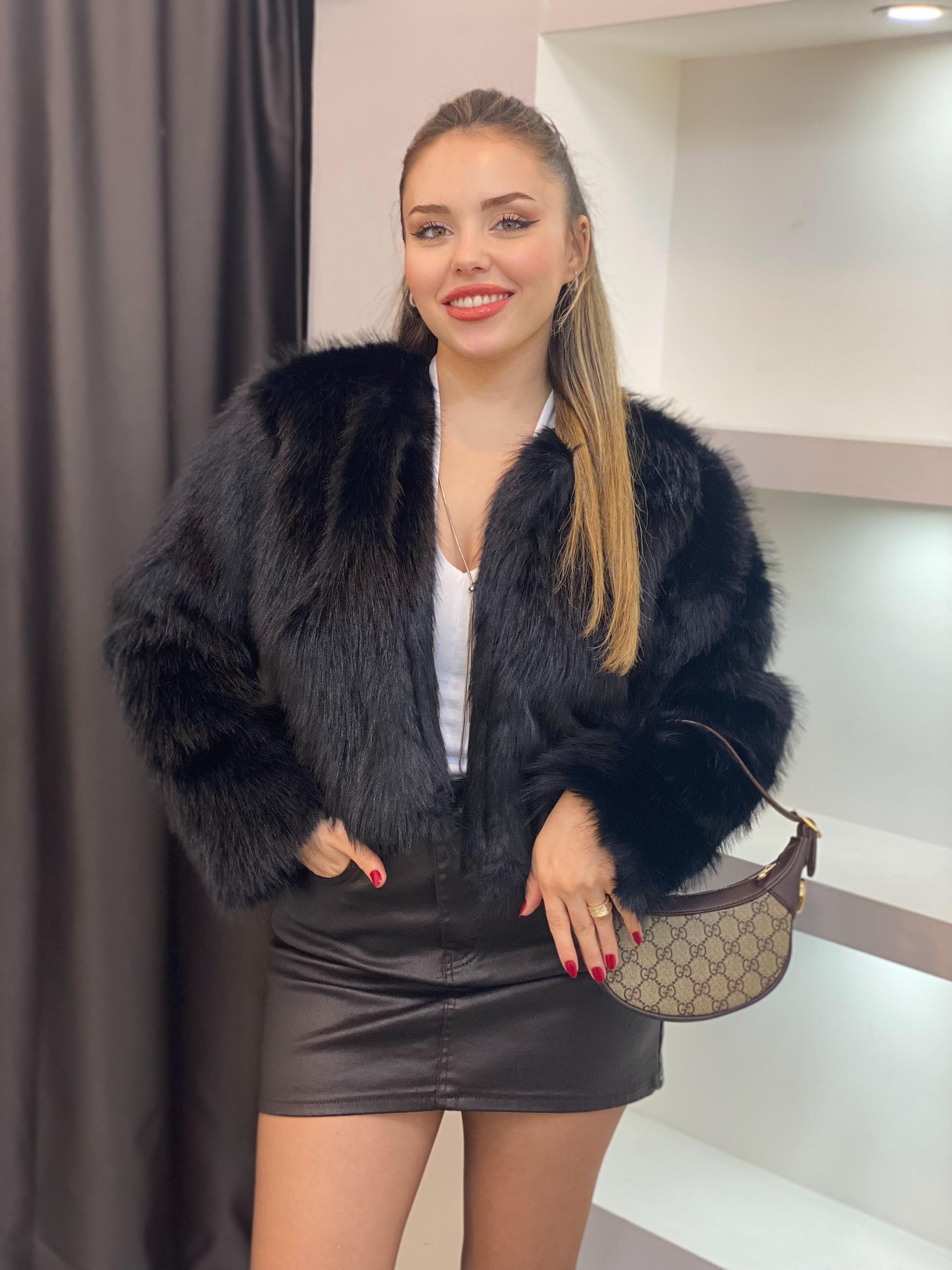 Siyah Kısa Form Kürk