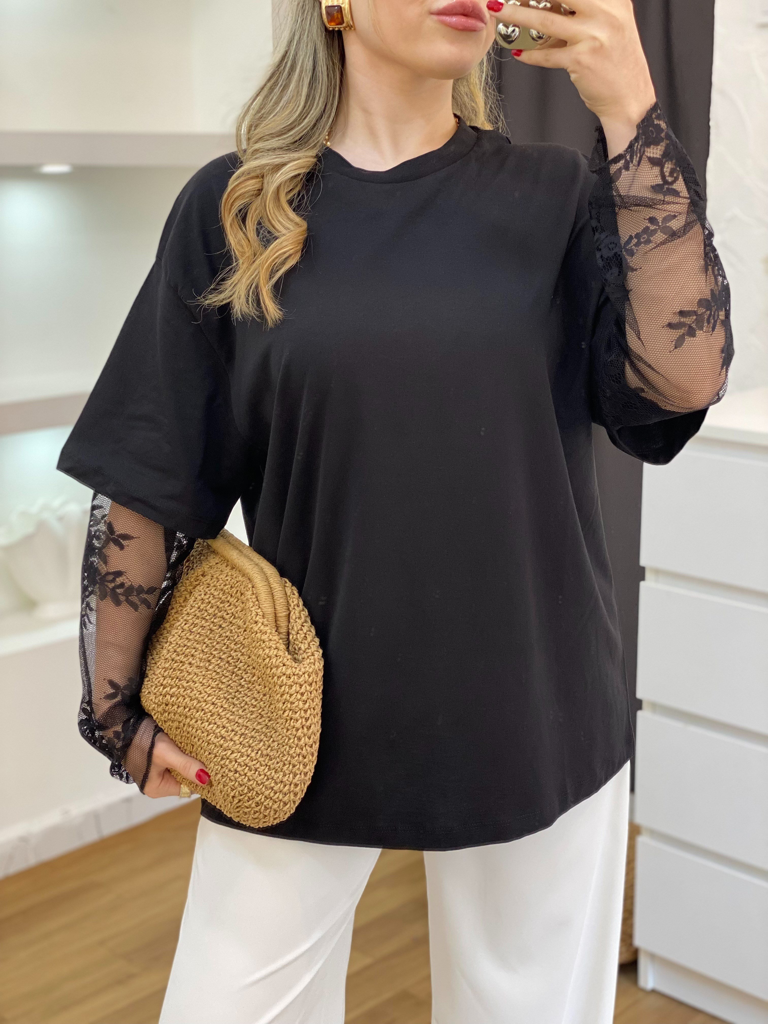 Siyah Kolları Dantel Detaylı Pamuklu Tshirt 