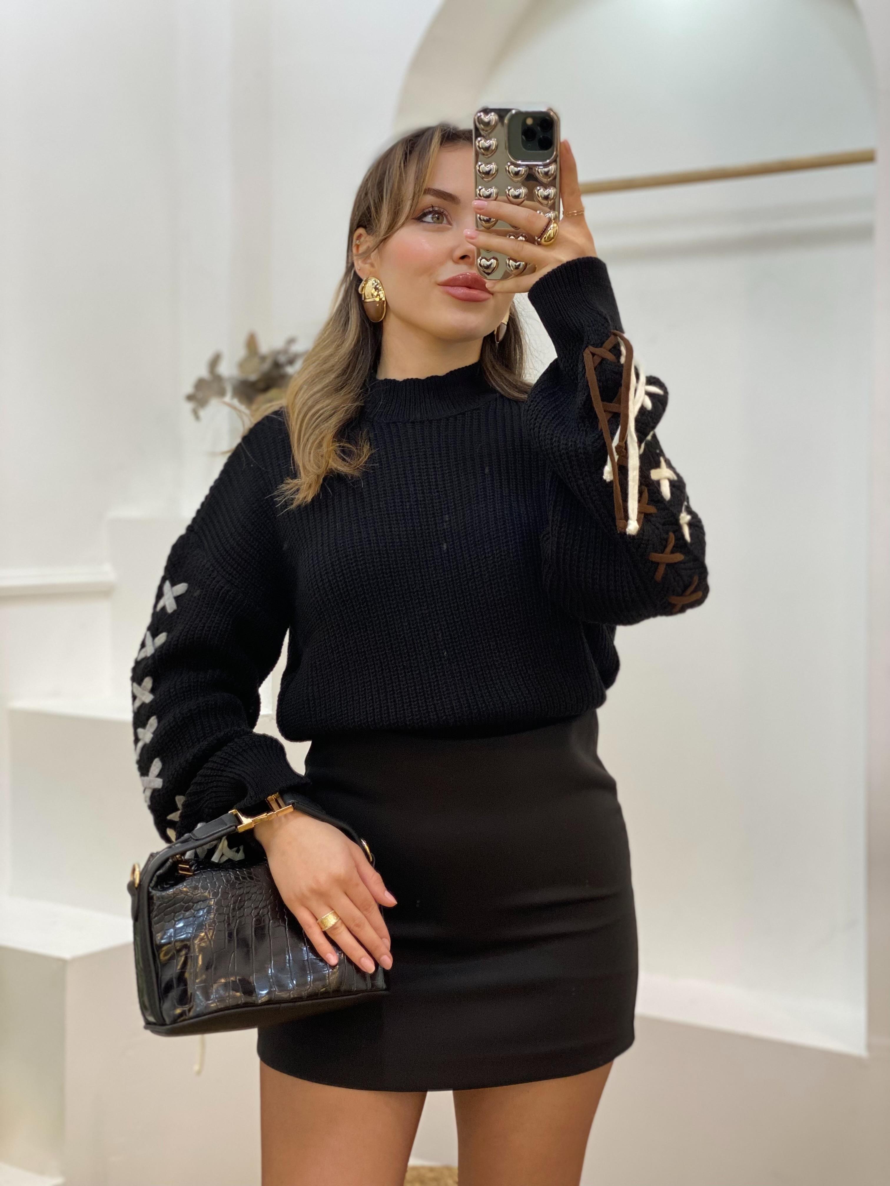 Siyah Kolları Dikişli Model Kazak