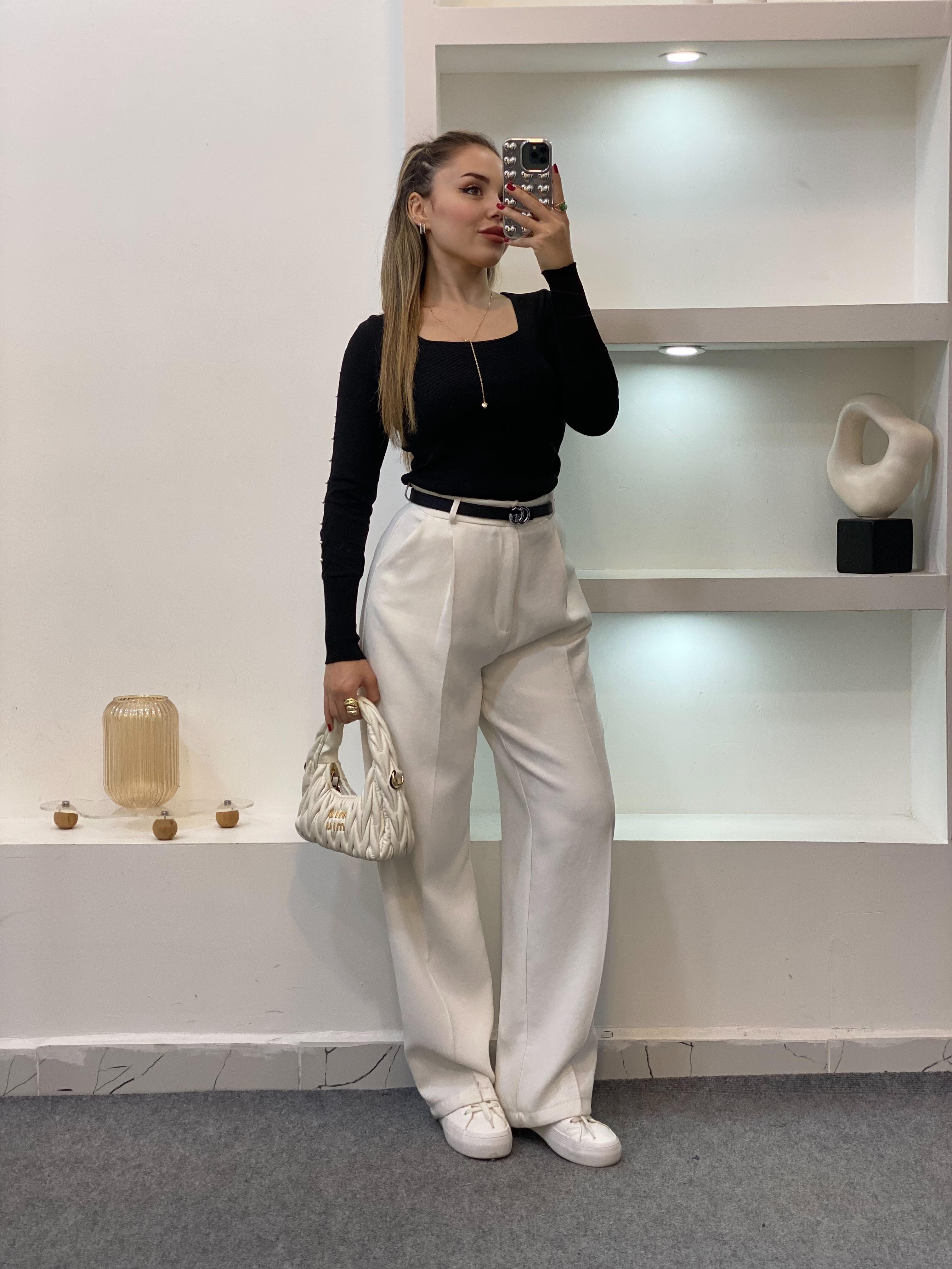 Siyah Kolları Sıralı İnci Detaylı Triko Bluz