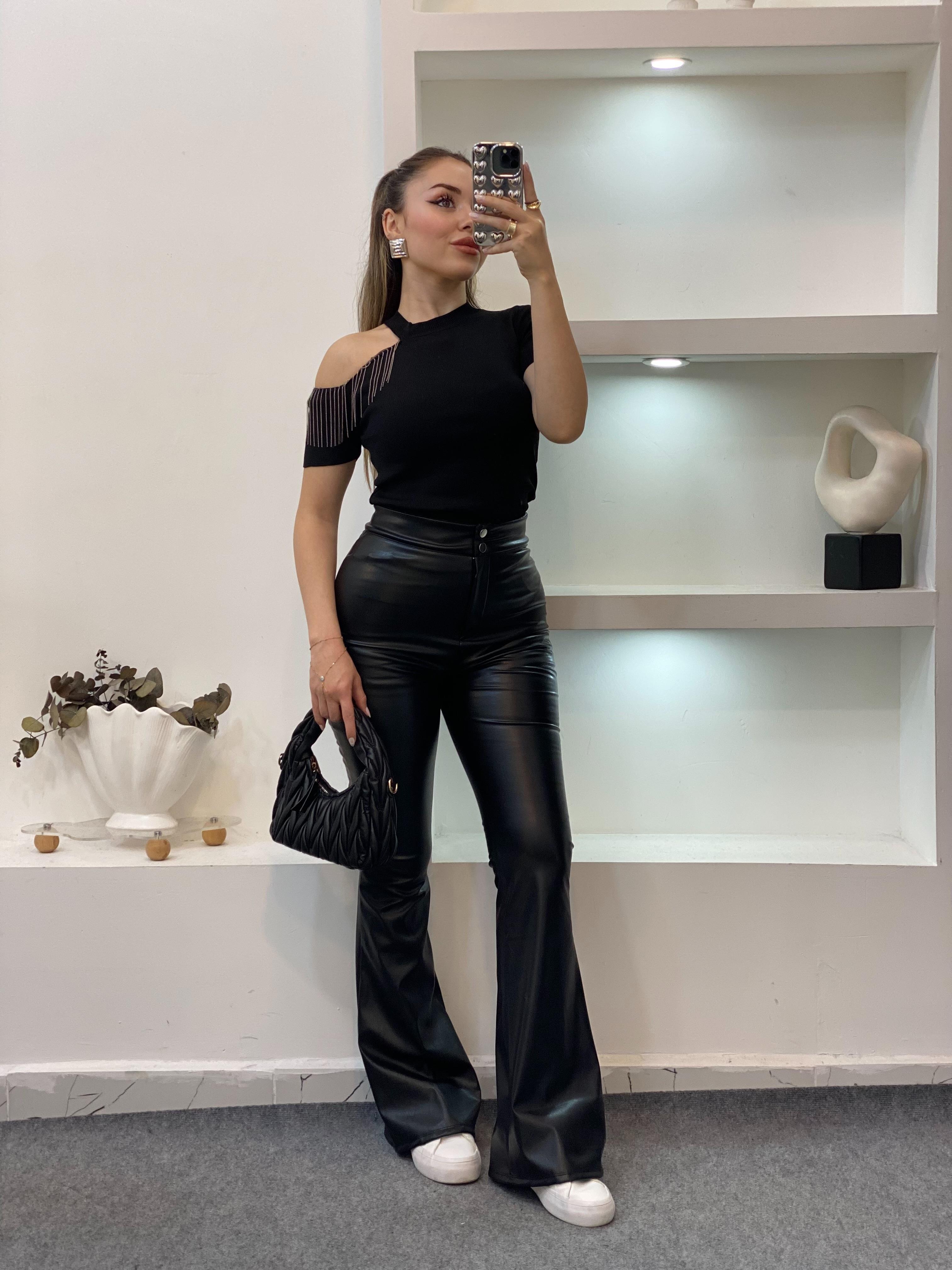 Siyah Kolu Zincirli Model Triko 