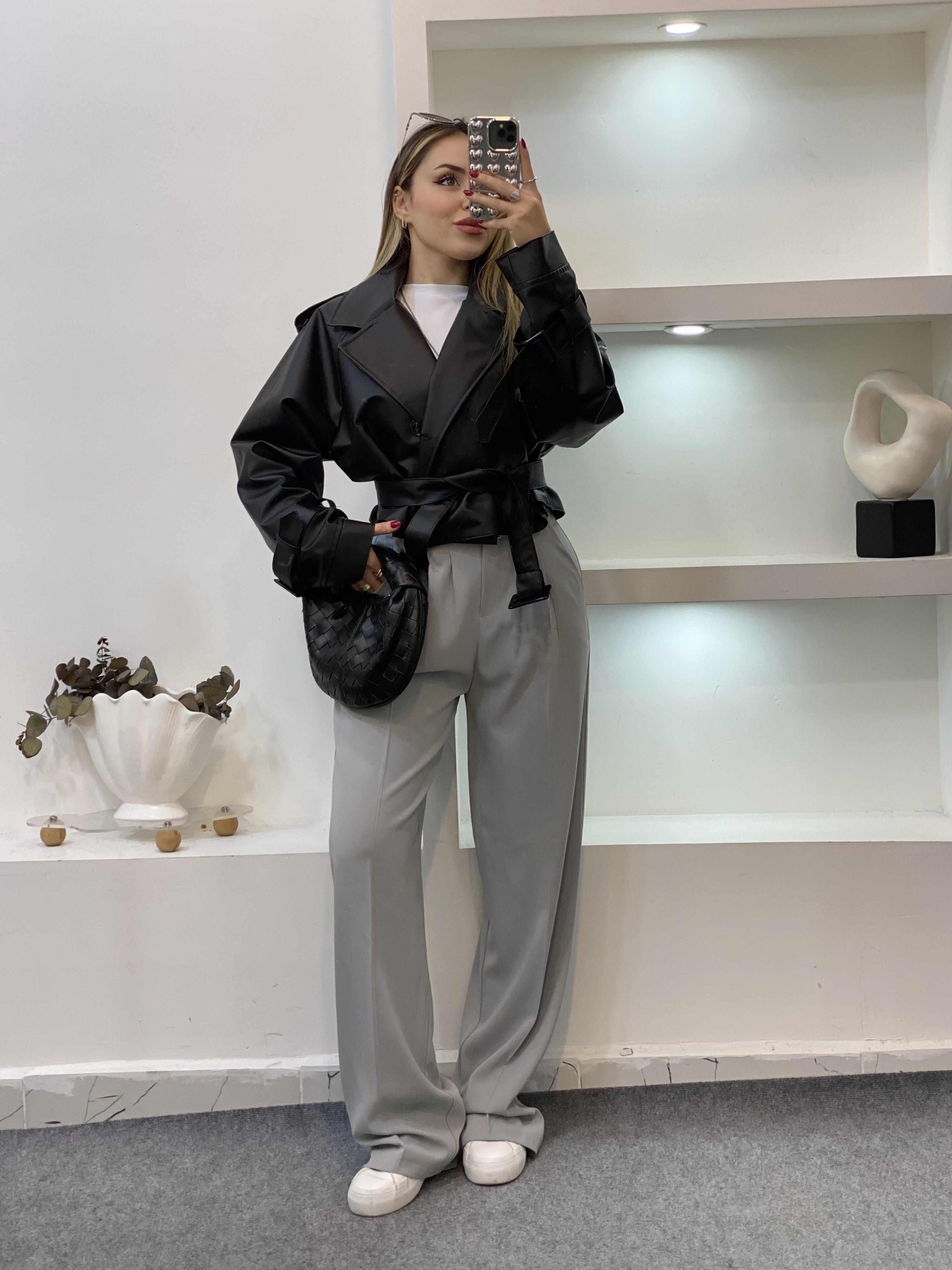 Siyah Kuşaklı Model Deri Ceket