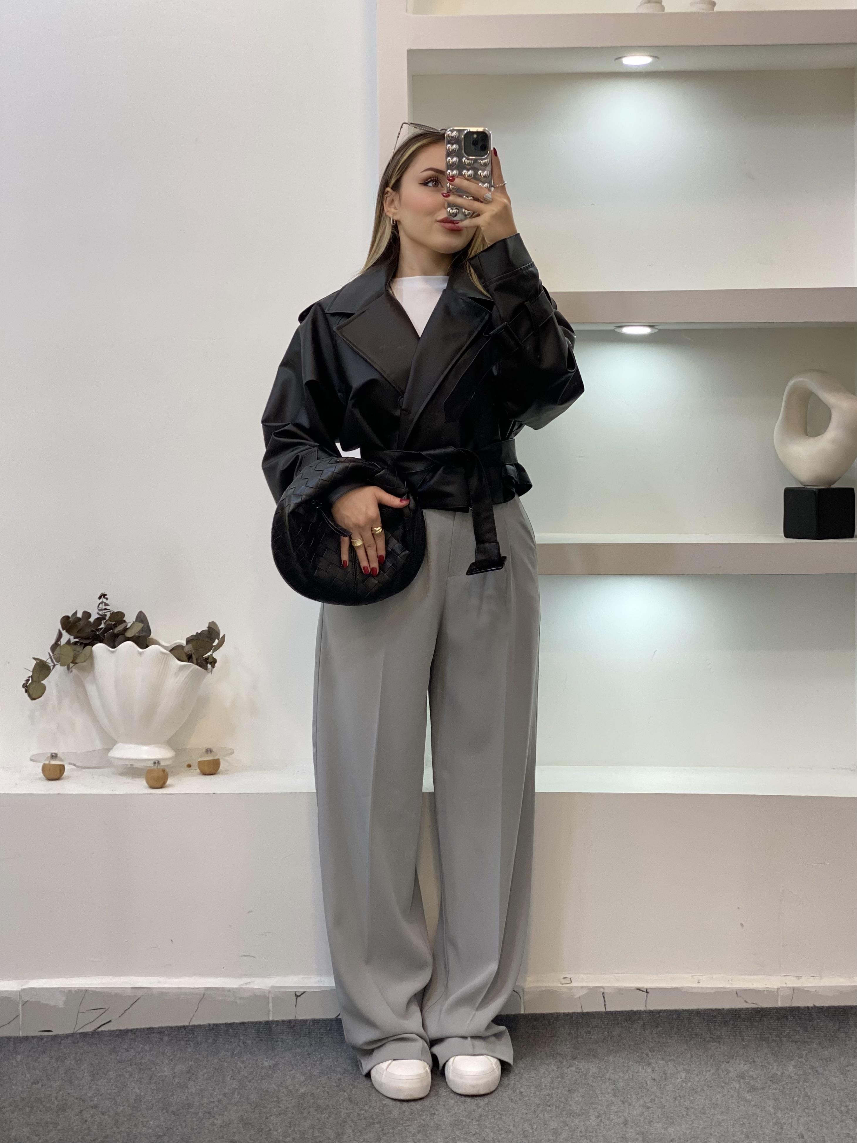 Siyah Kuşaklı Model Deri Ceket