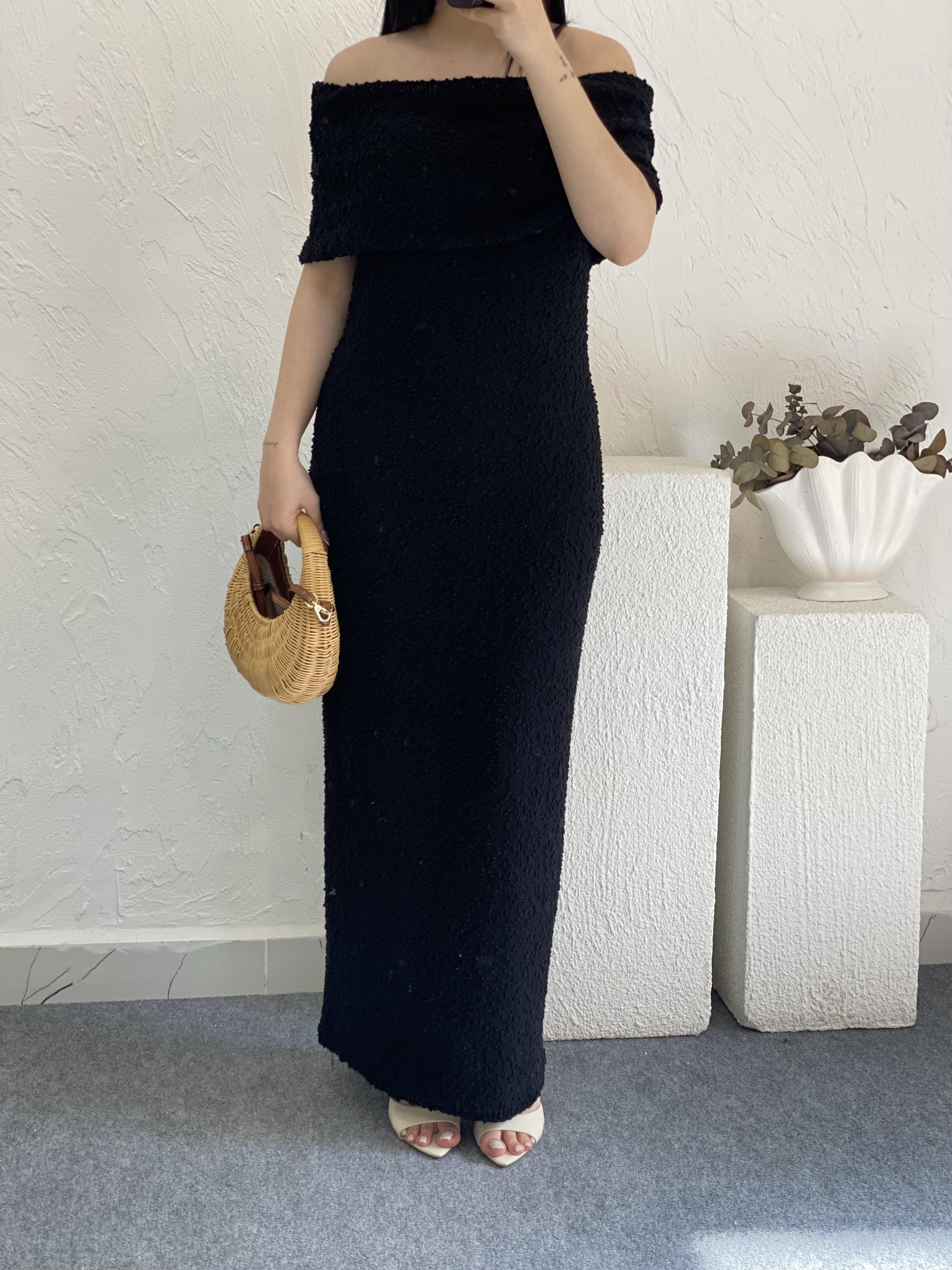 Siyah Madonna Yaka Triko Elbise