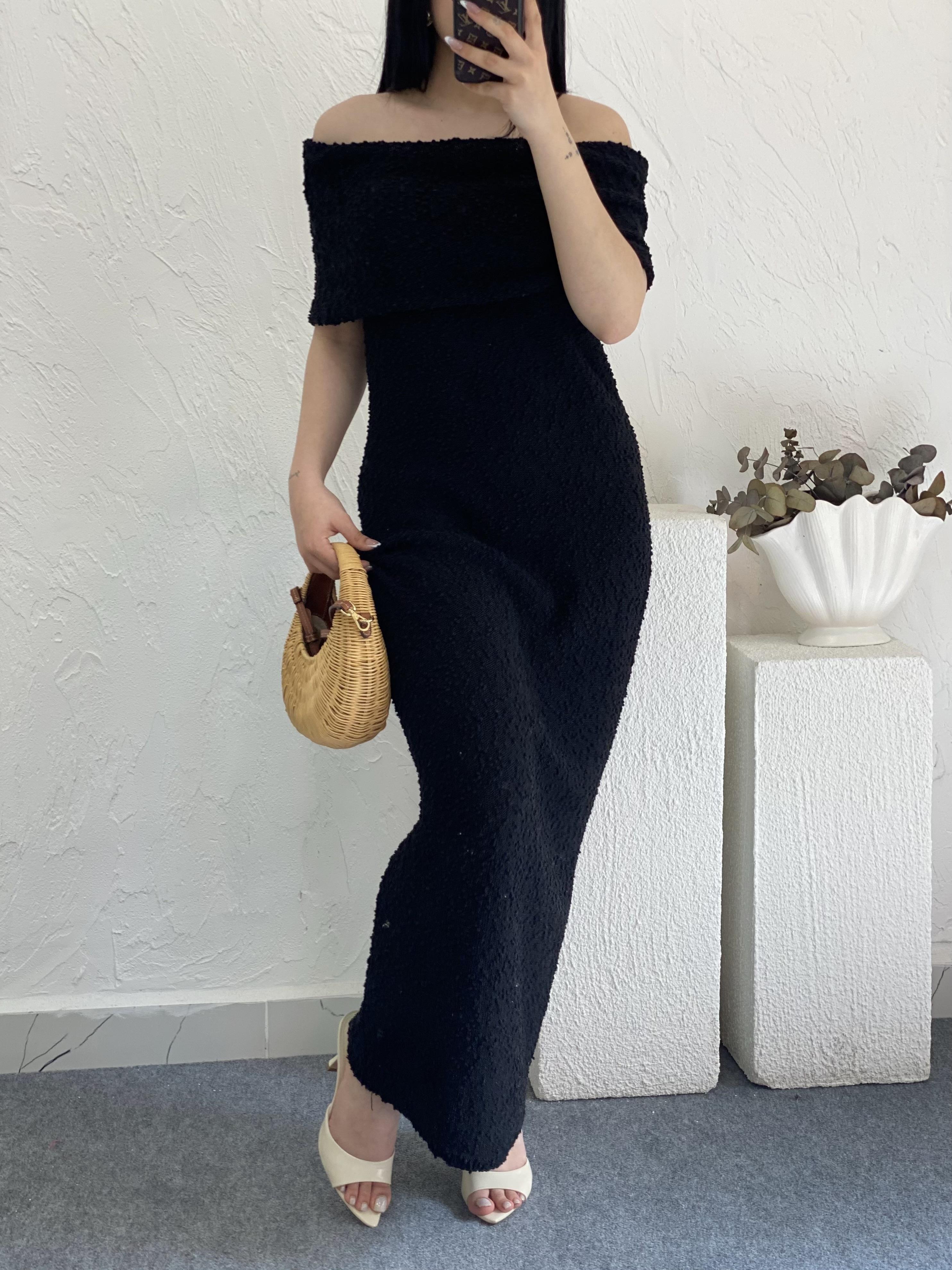 Siyah Madonna Yaka Triko Elbise